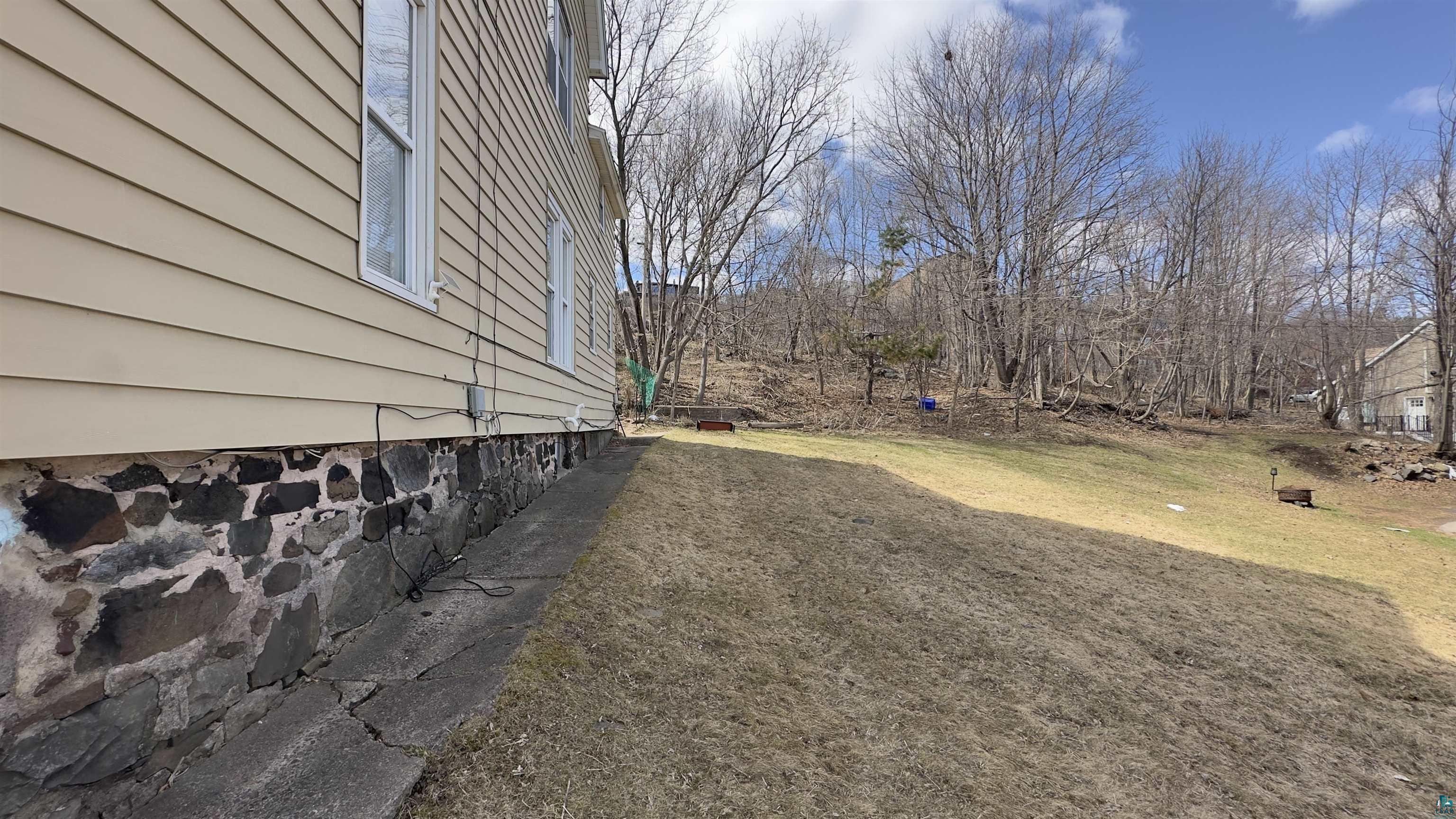 525 W 4th St, Duluth, MN 55806-4608 Listing Photo  3