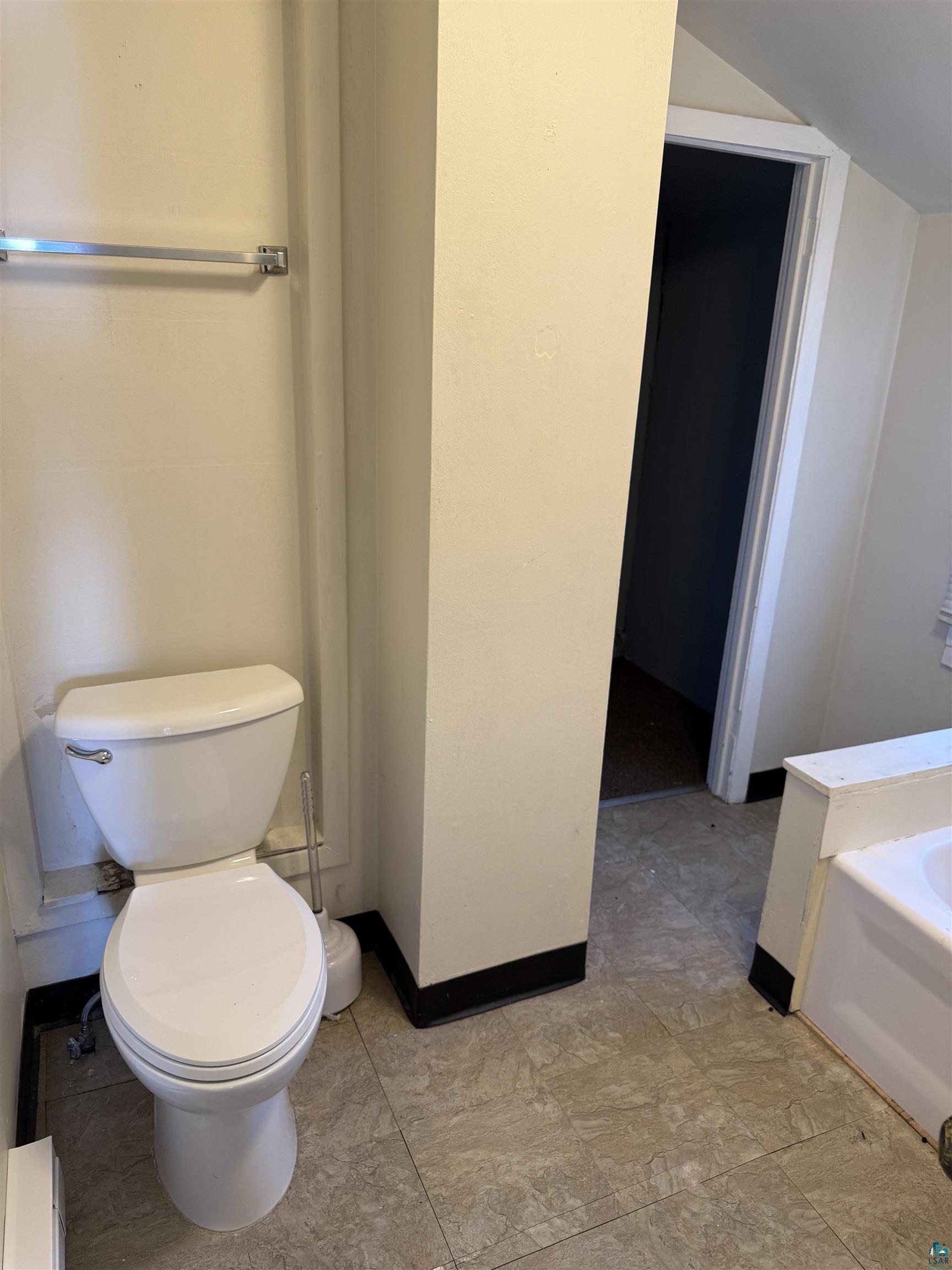 525 W 4th St, Duluth, MN 55806-4608 Listing Photo  29