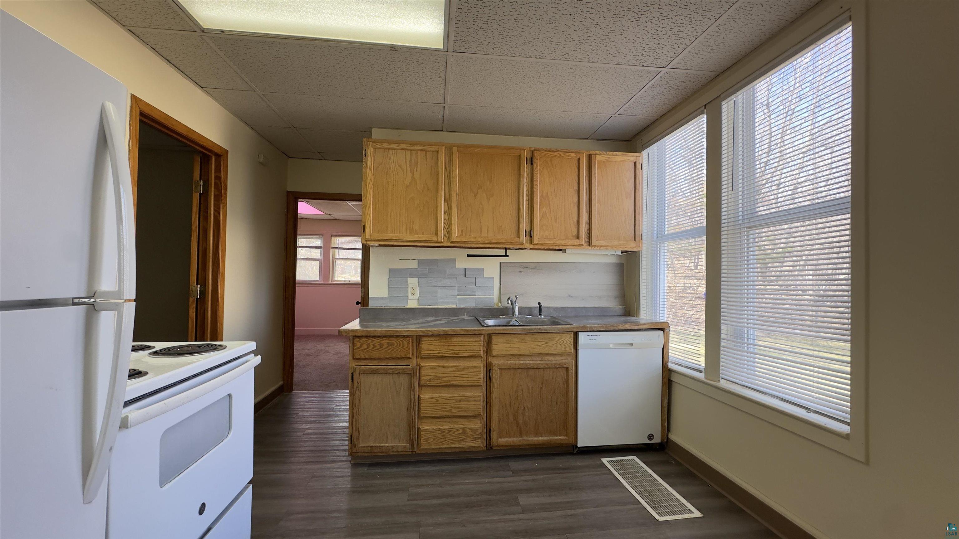 525 W 4th St, Duluth, MN 55806-4608 Listing Photo  7