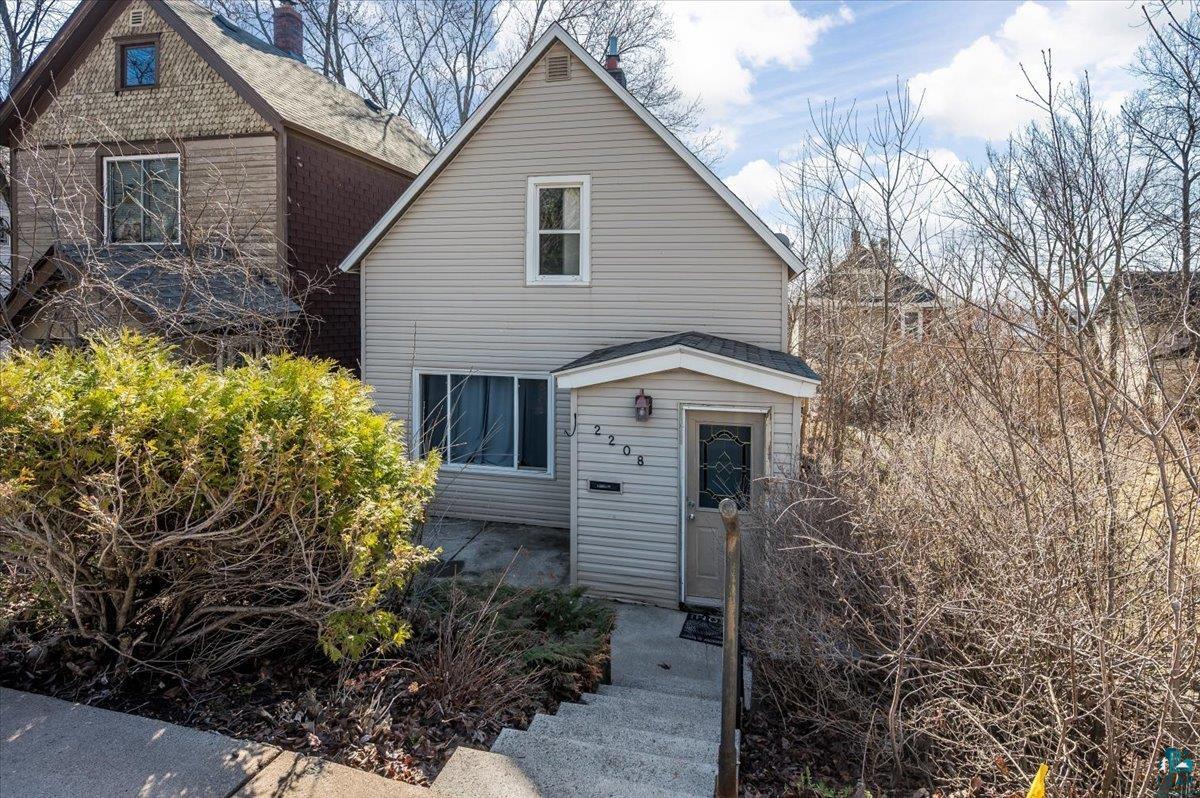 2208 W 8th St, Duluth, MN 55806 Listing Photo  1