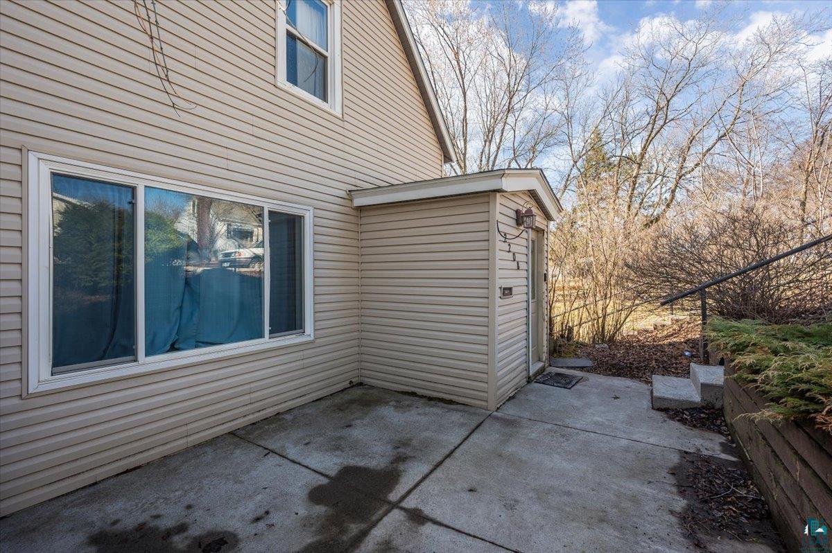 2208 W 8th St, Duluth, MN 55806 Listing Photo  2