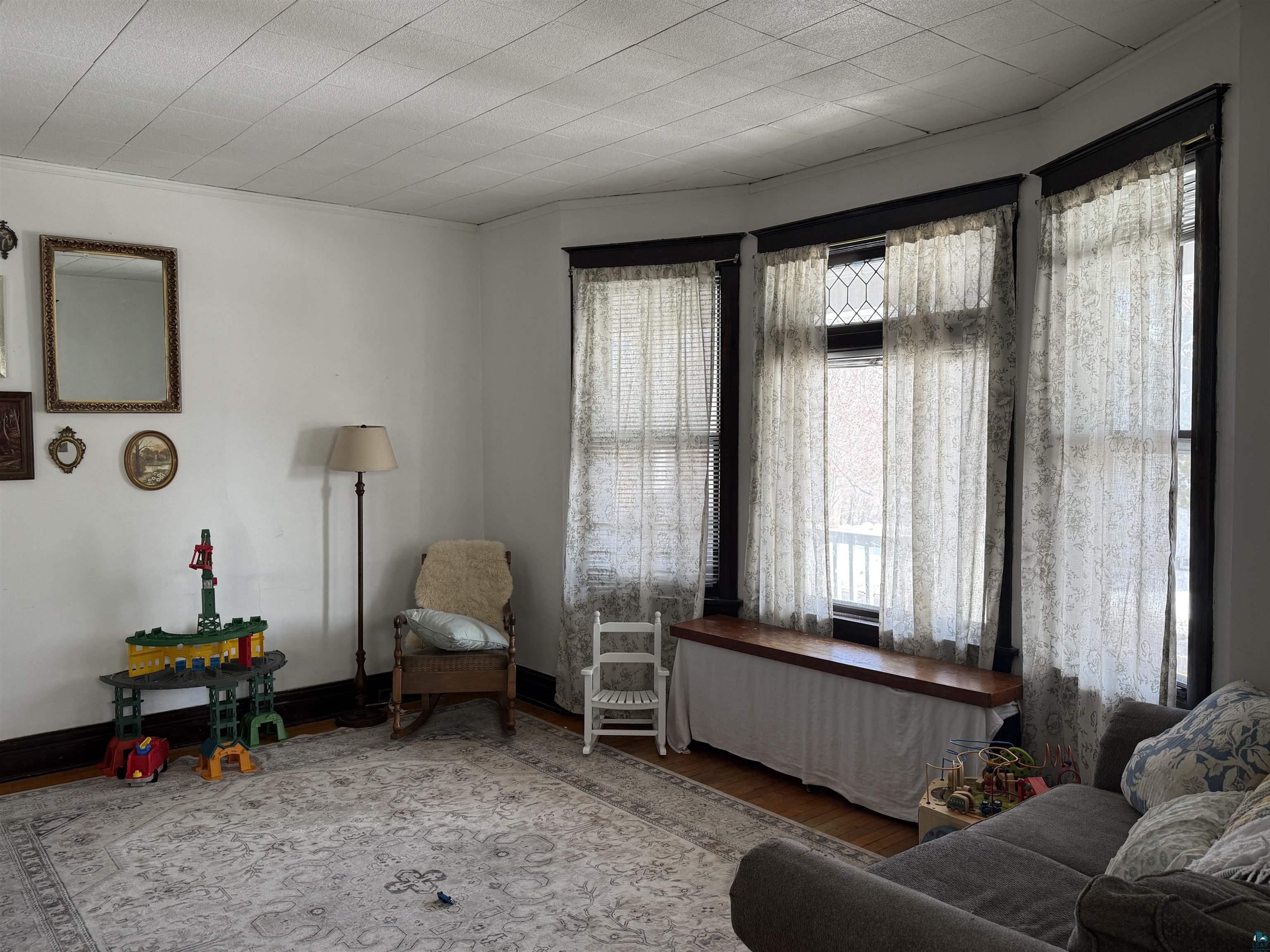 5817-19 W 8th St, Duluth, MN 55807 Listing Photo  2