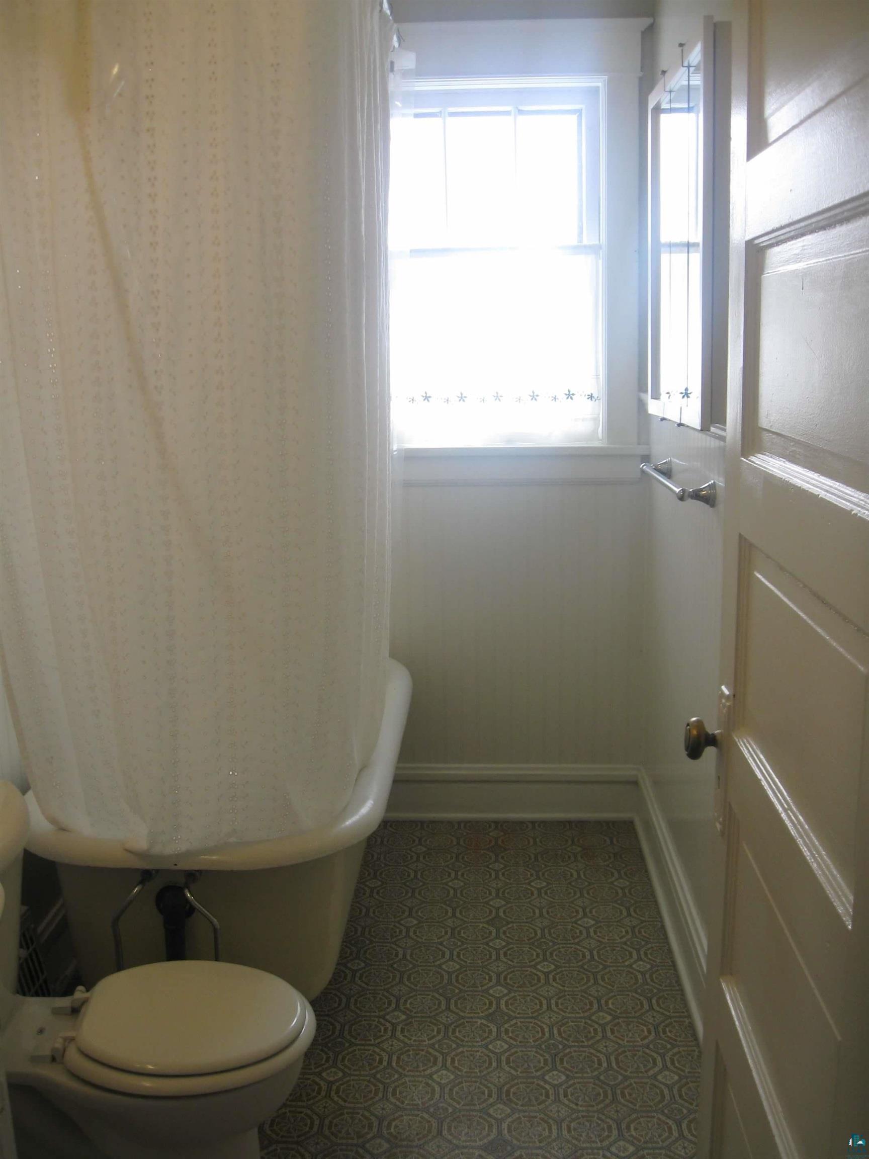 5817-19 W 8th St, Duluth, MN 55807 Listing Photo  7