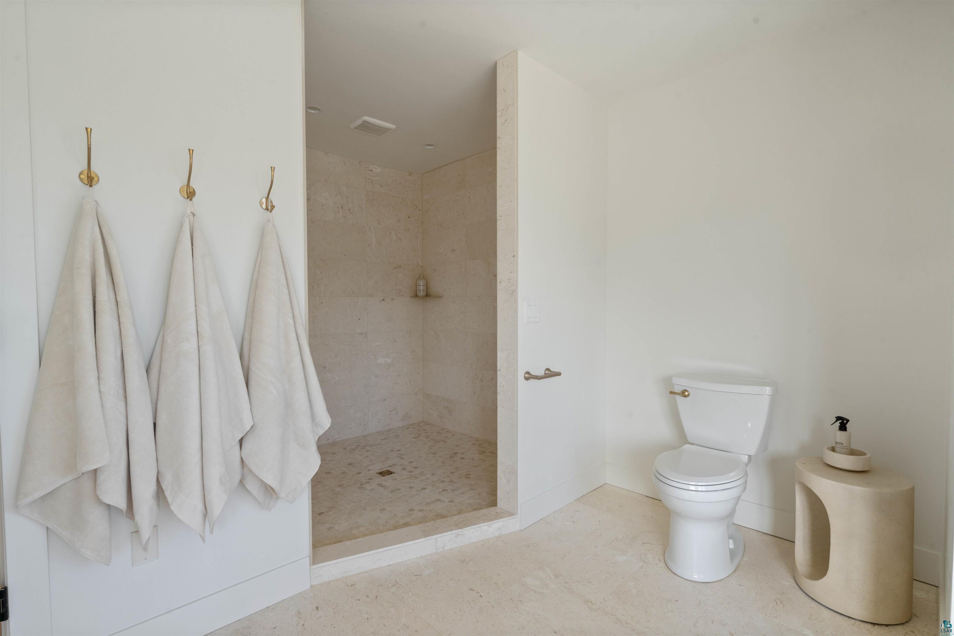 2166 E Detroit St, Superior, WI 54880 Listing Photo  36