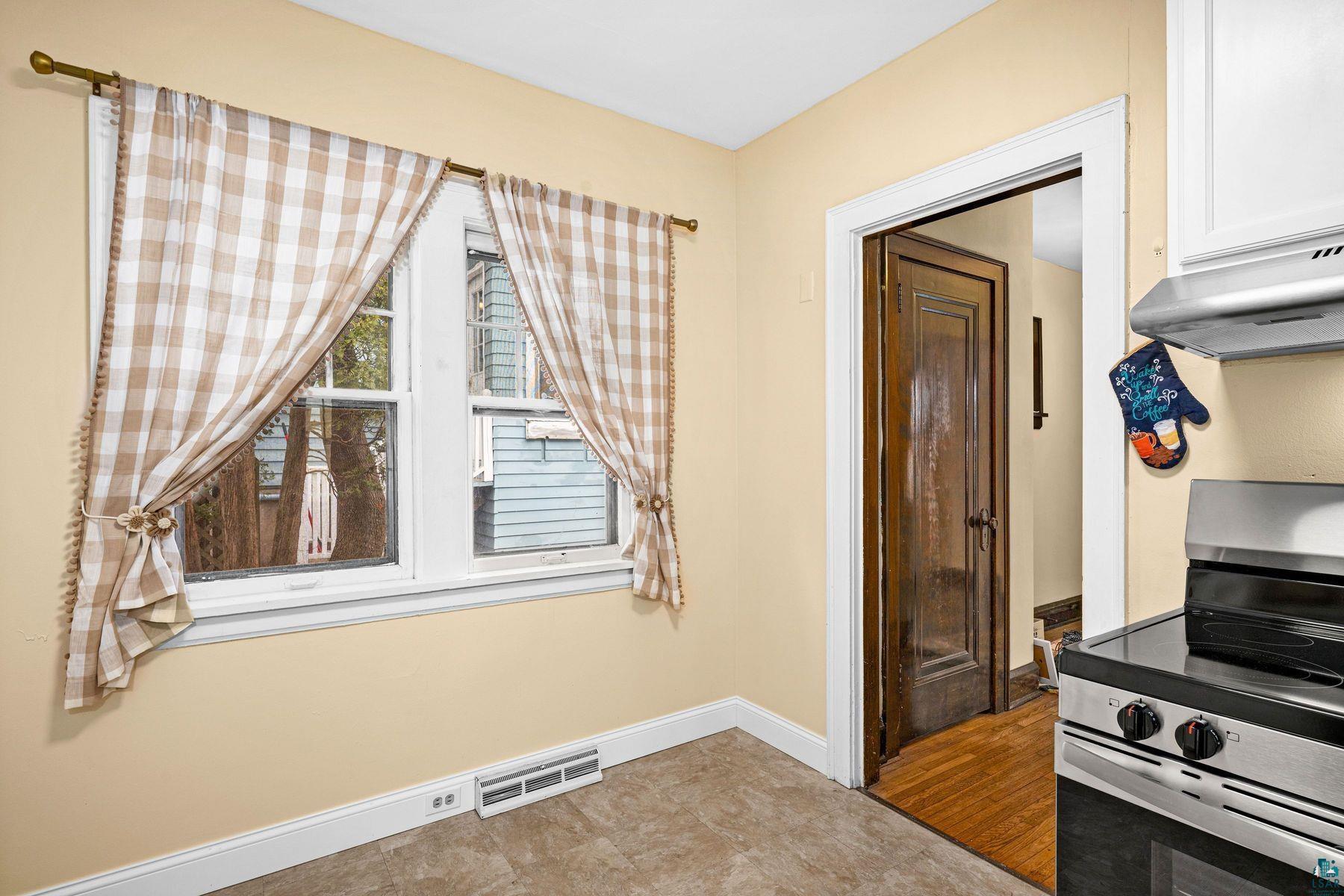 821 N 19th Ave E, Duluth, MN 55812-9625 Listing Photo  12