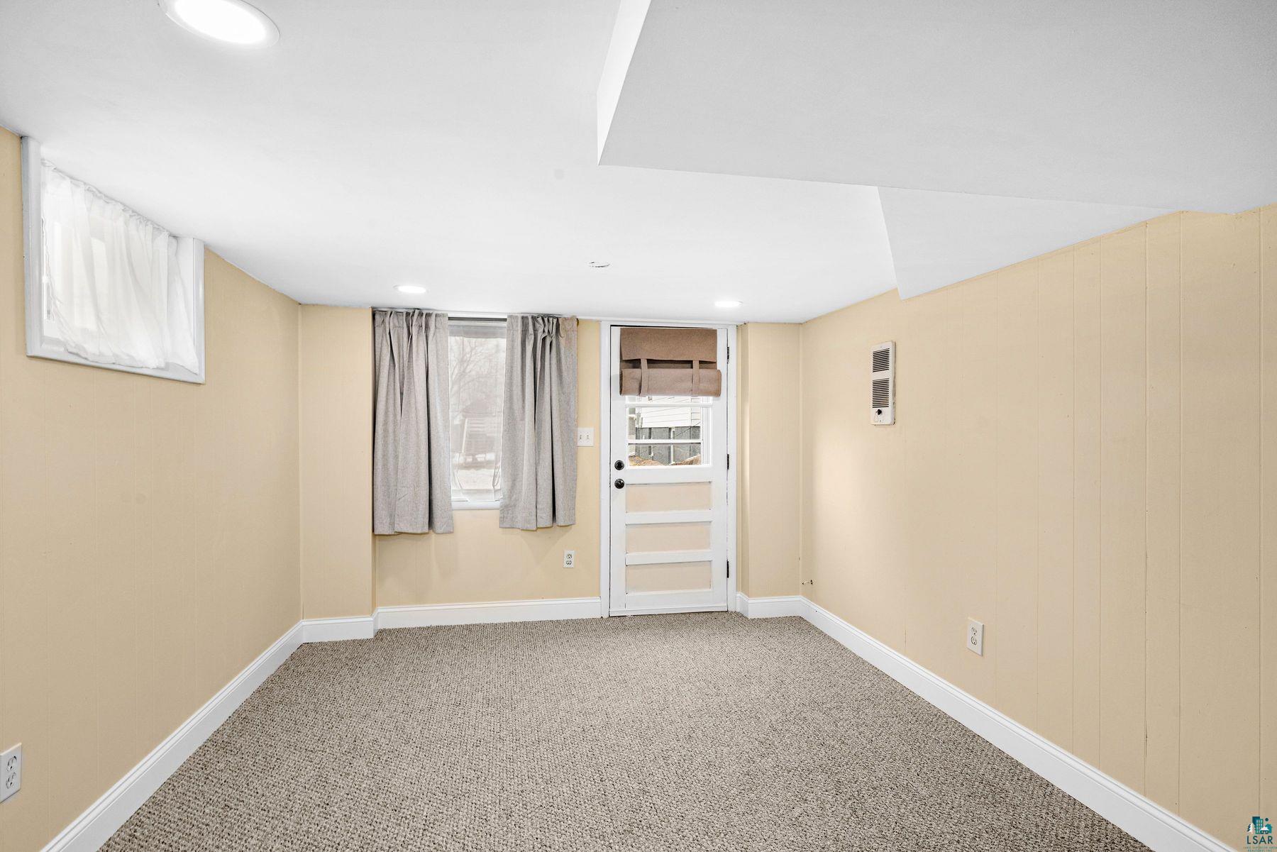821 N 19th Ave E, Duluth, MN 55812-9625 Listing Photo  16