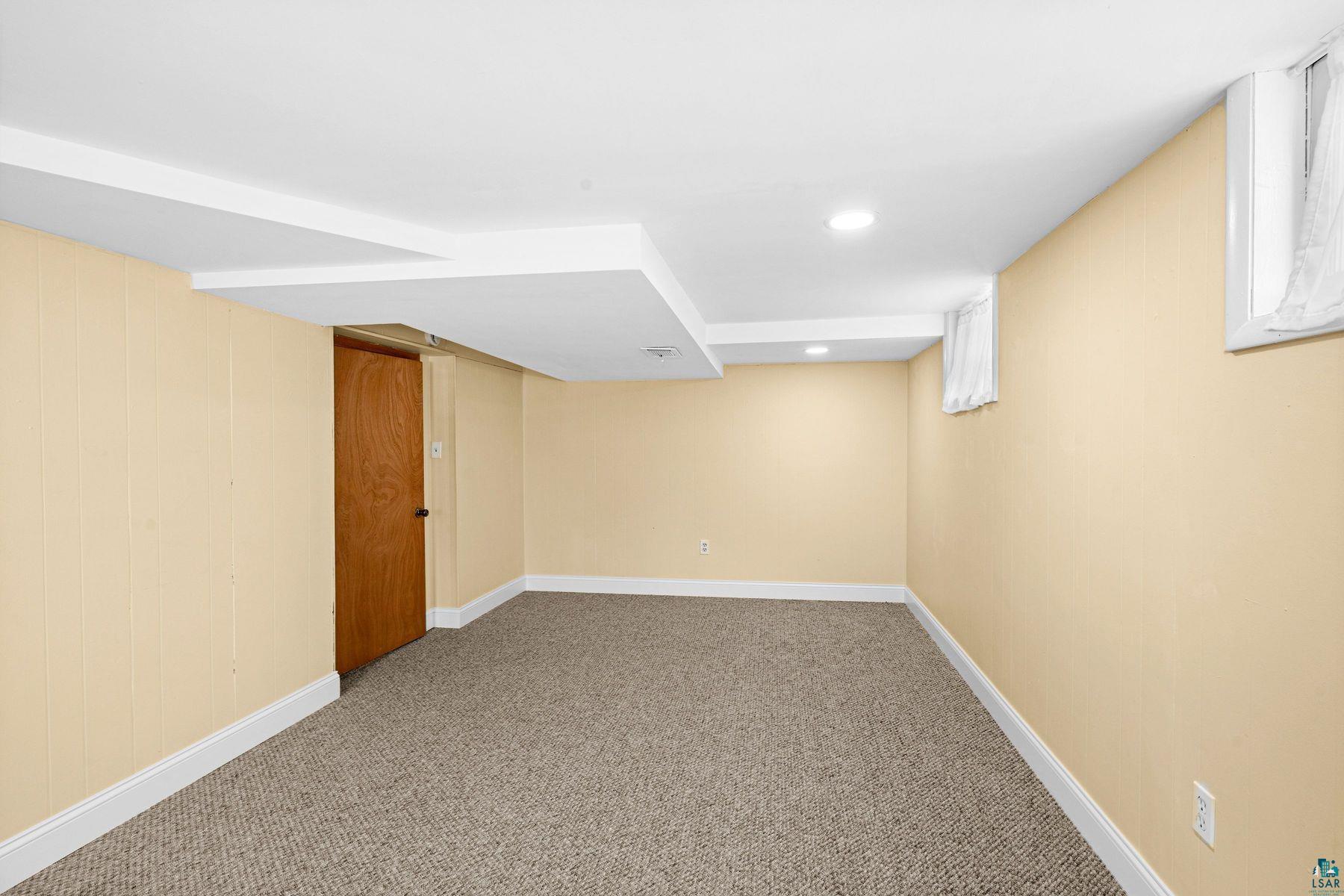 821 N 19th Ave E, Duluth, MN 55812-9625 Listing Photo  17