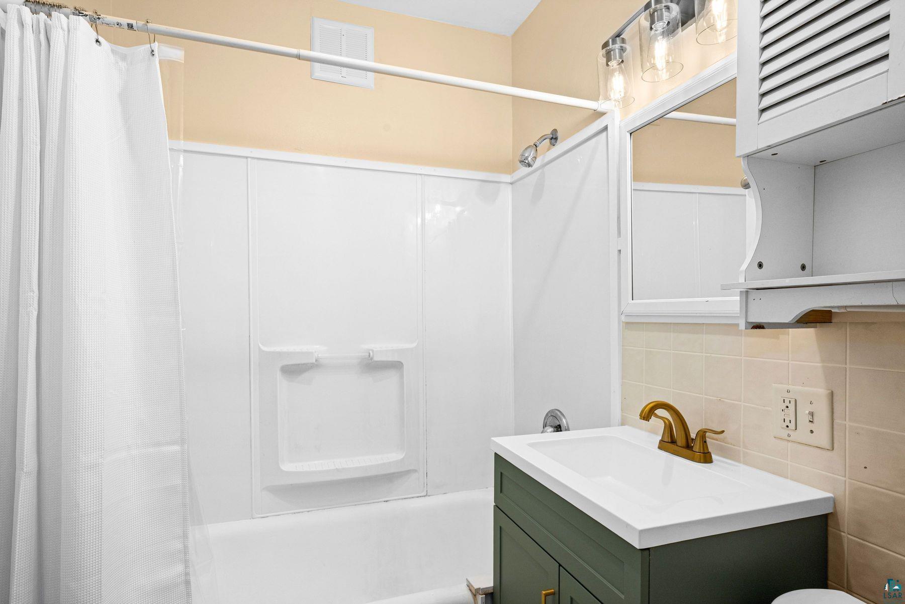 821 N 19th Ave E, Duluth, MN 55812-9625 Listing Photo  8