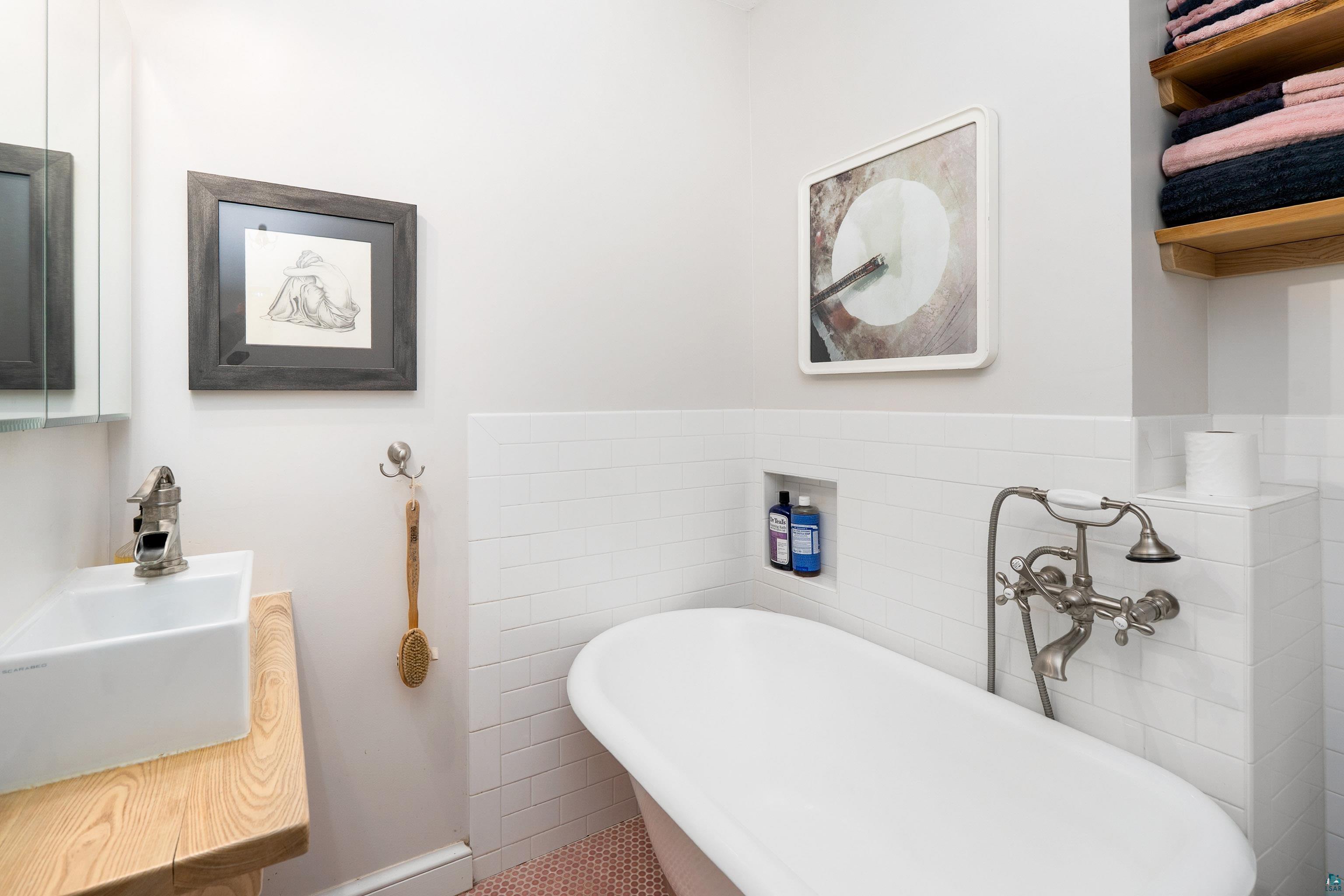 1611 S Lake Ave, Duluth, MN 55802 Listing Photo  18