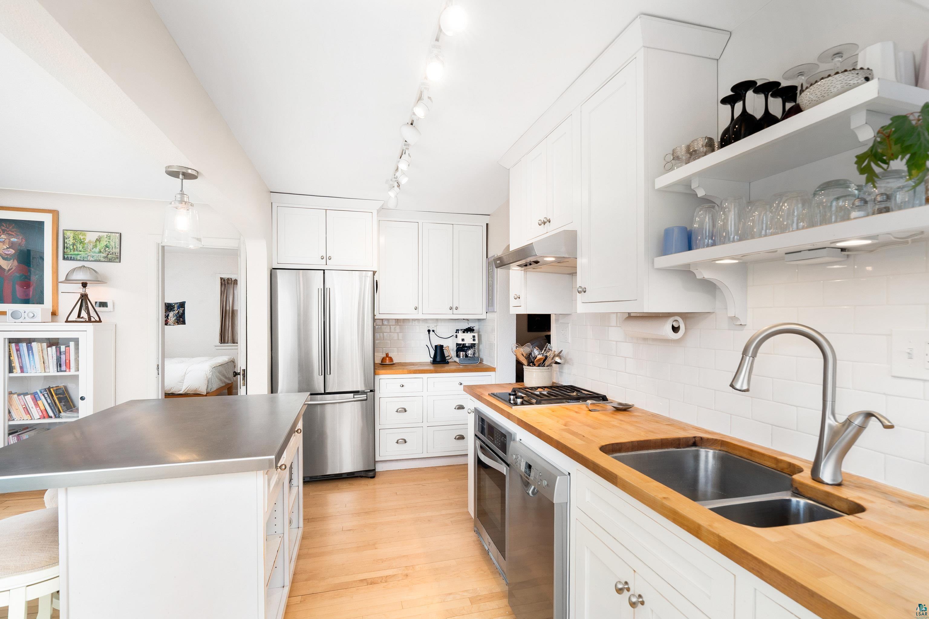 1611 S Lake Ave, Duluth, MN 55802 Listing Photo  8