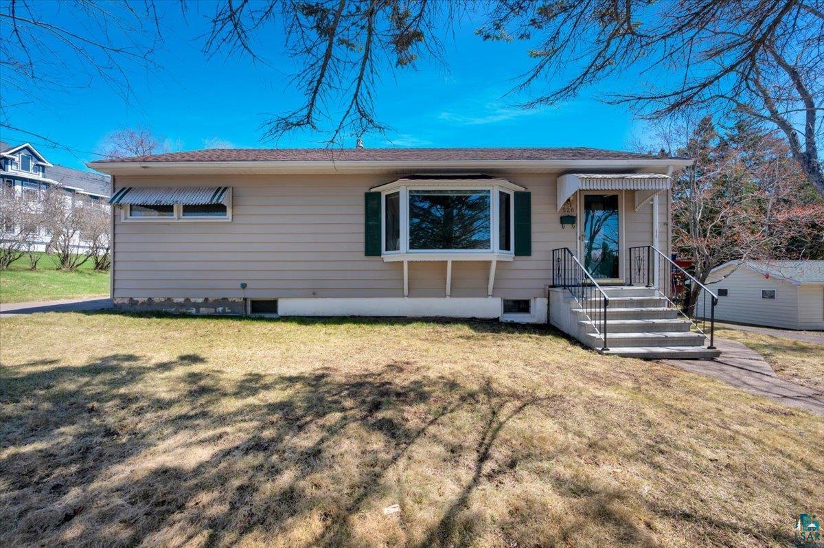 526 N 60th Ave E, Duluth, MN 55804 Listing Photo  2