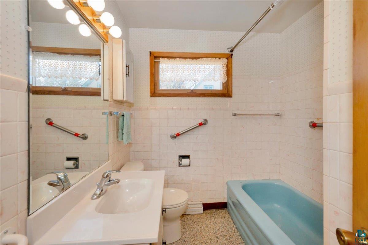 526 N 60th Ave E, Duluth, MN 55804 Listing Photo  21