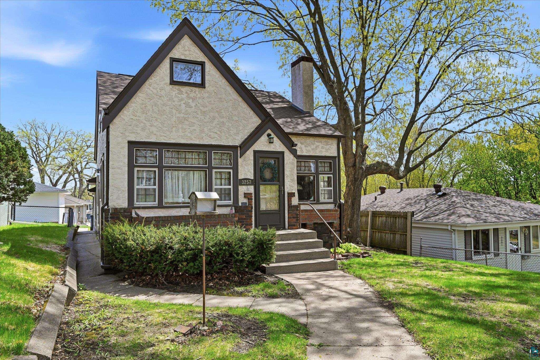 3257 Hayes St NE, Minneapolis, MN 55418 Listing Photo  2