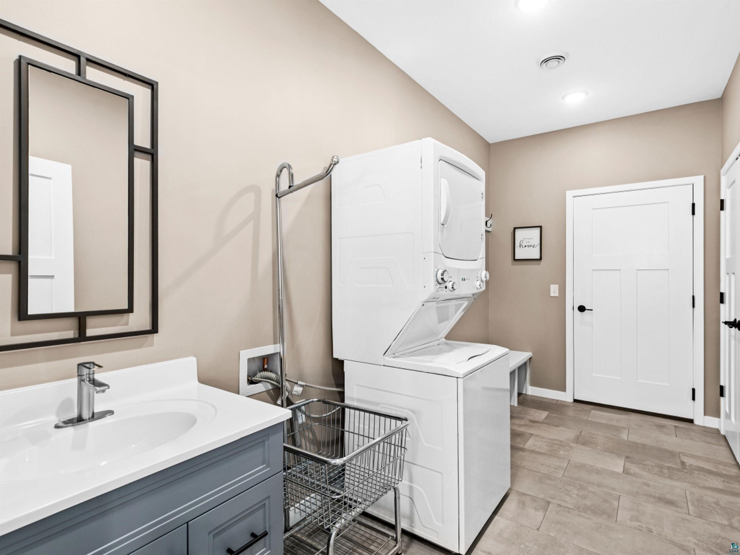 219 Coffee Creek Blvd, Duluth, MN 55811-3513 Listing Photo  35