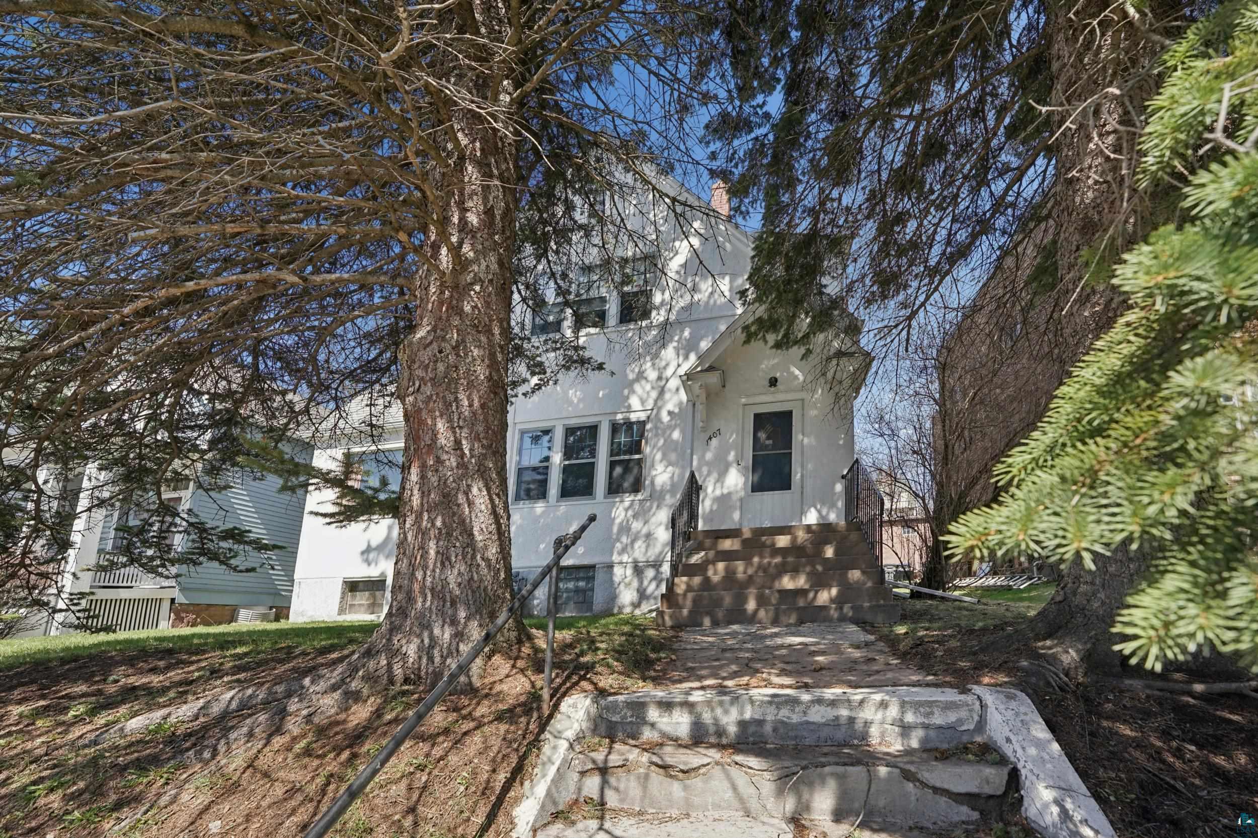 1407 E 3rd St, Duluth, MN 55804 Listing Photo  2