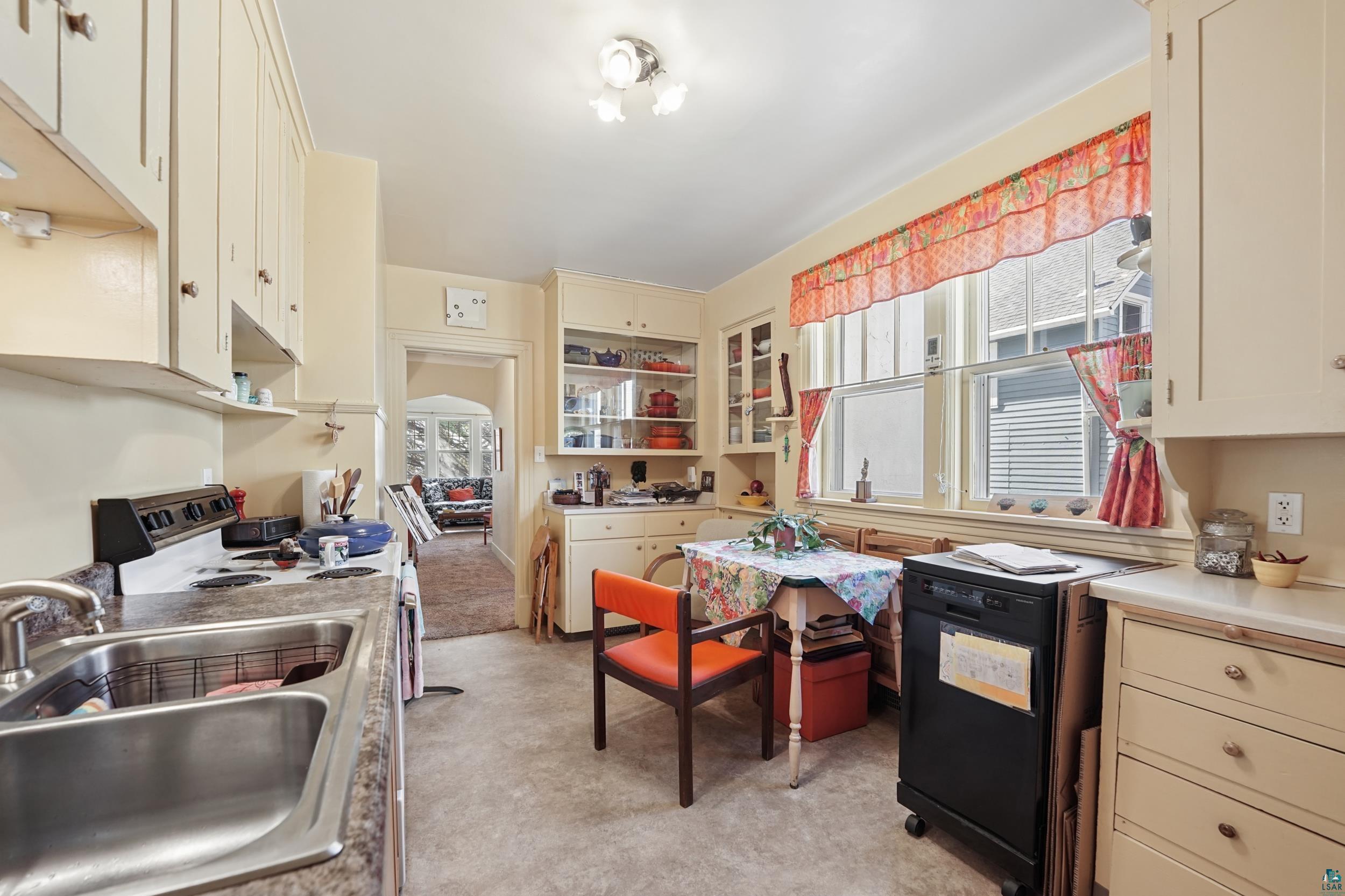 1407 E 3rd St, Duluth, MN 55804 Listing Photo  11