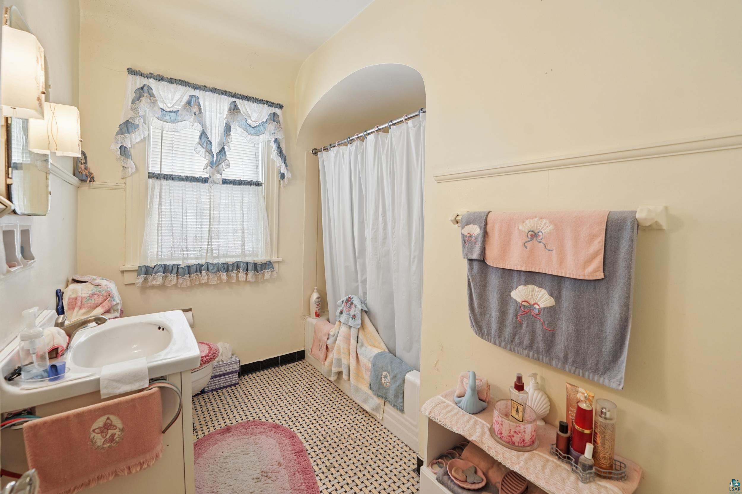 1407 E 3rd St, Duluth, MN 55804 Listing Photo  22