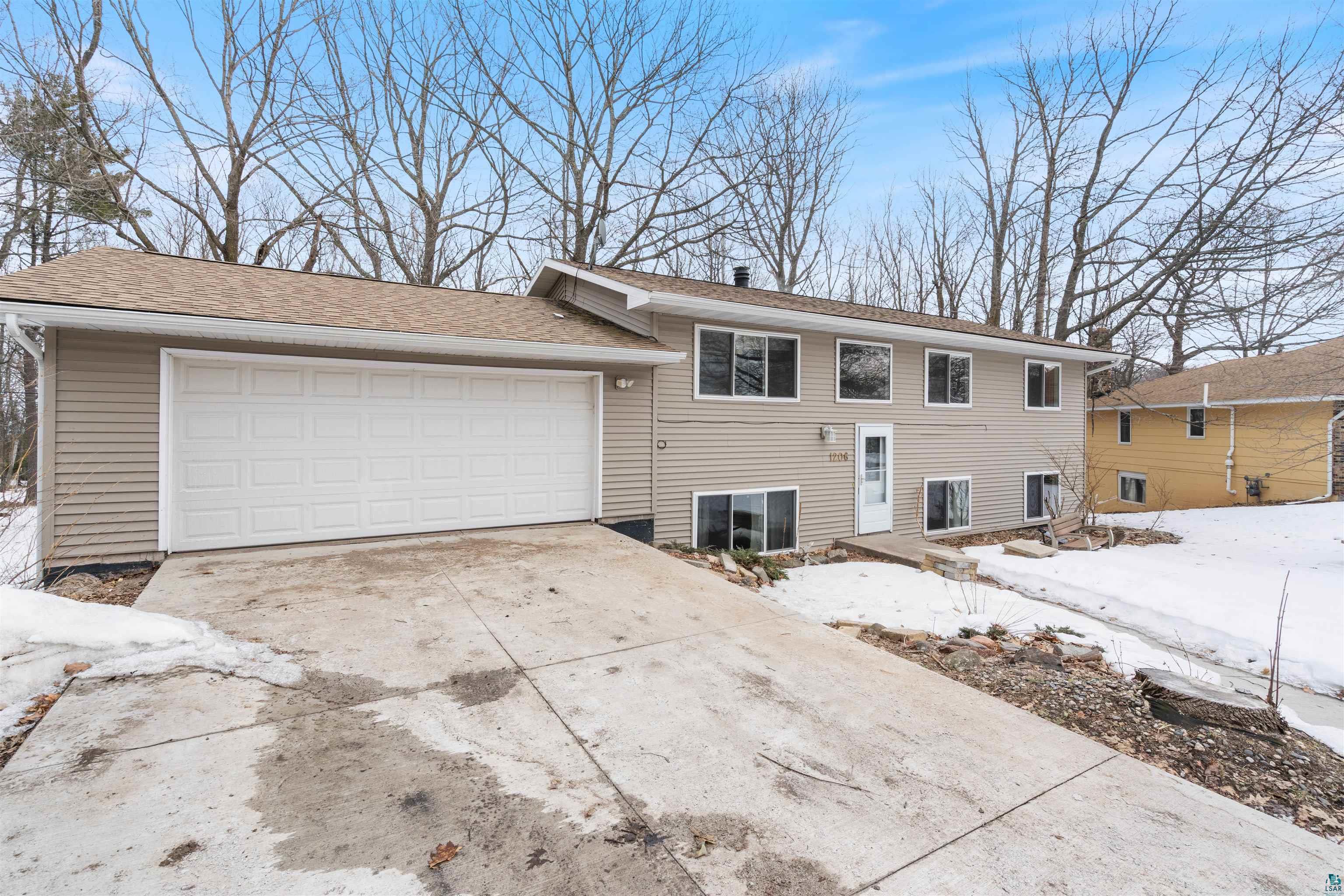 1206 Woodrich Cr, Duluth, MN 55811 Listing Photo  1