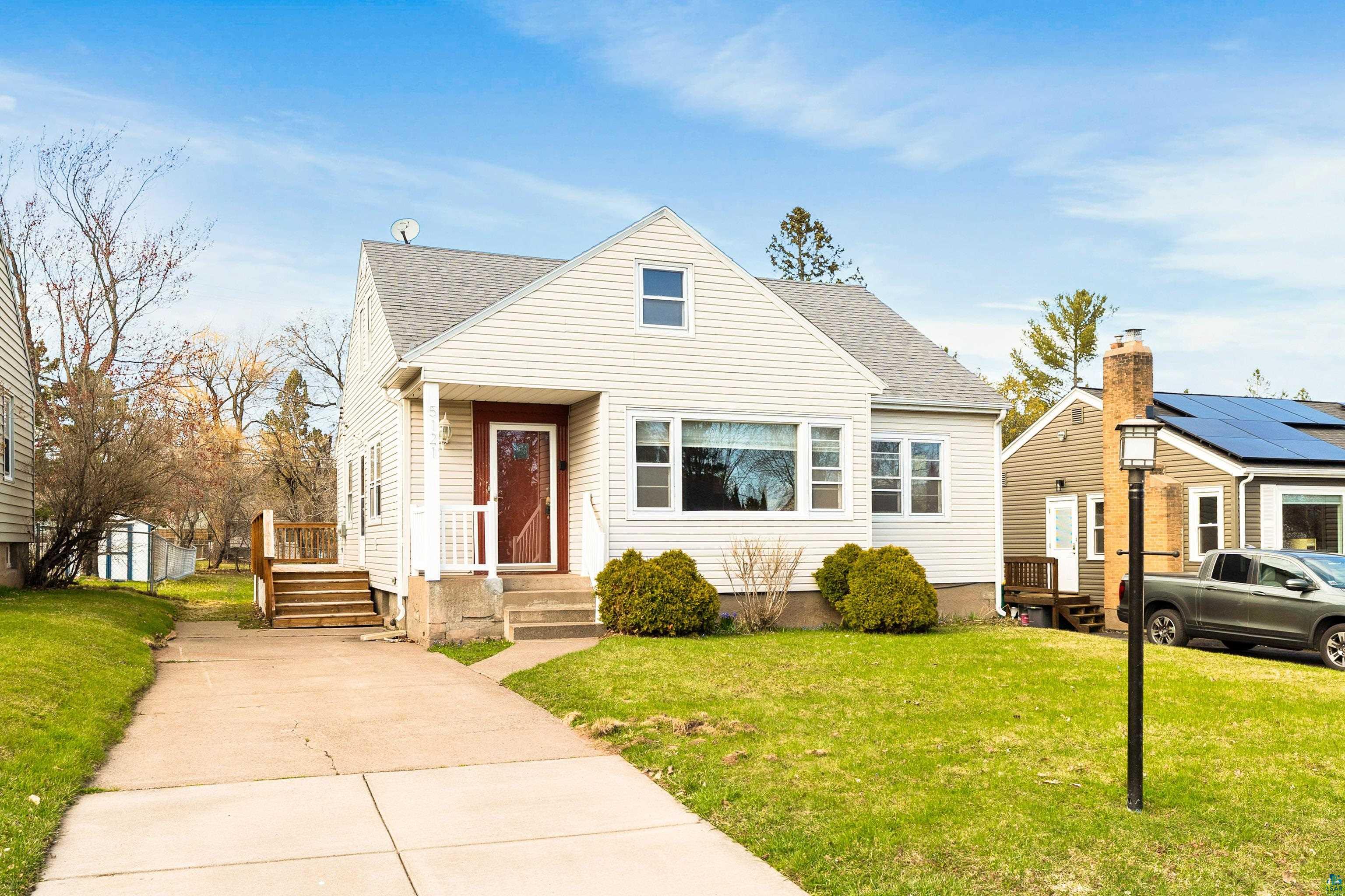 5121 Glenwood St, Duluth, MN 55804 Listing Photo  2