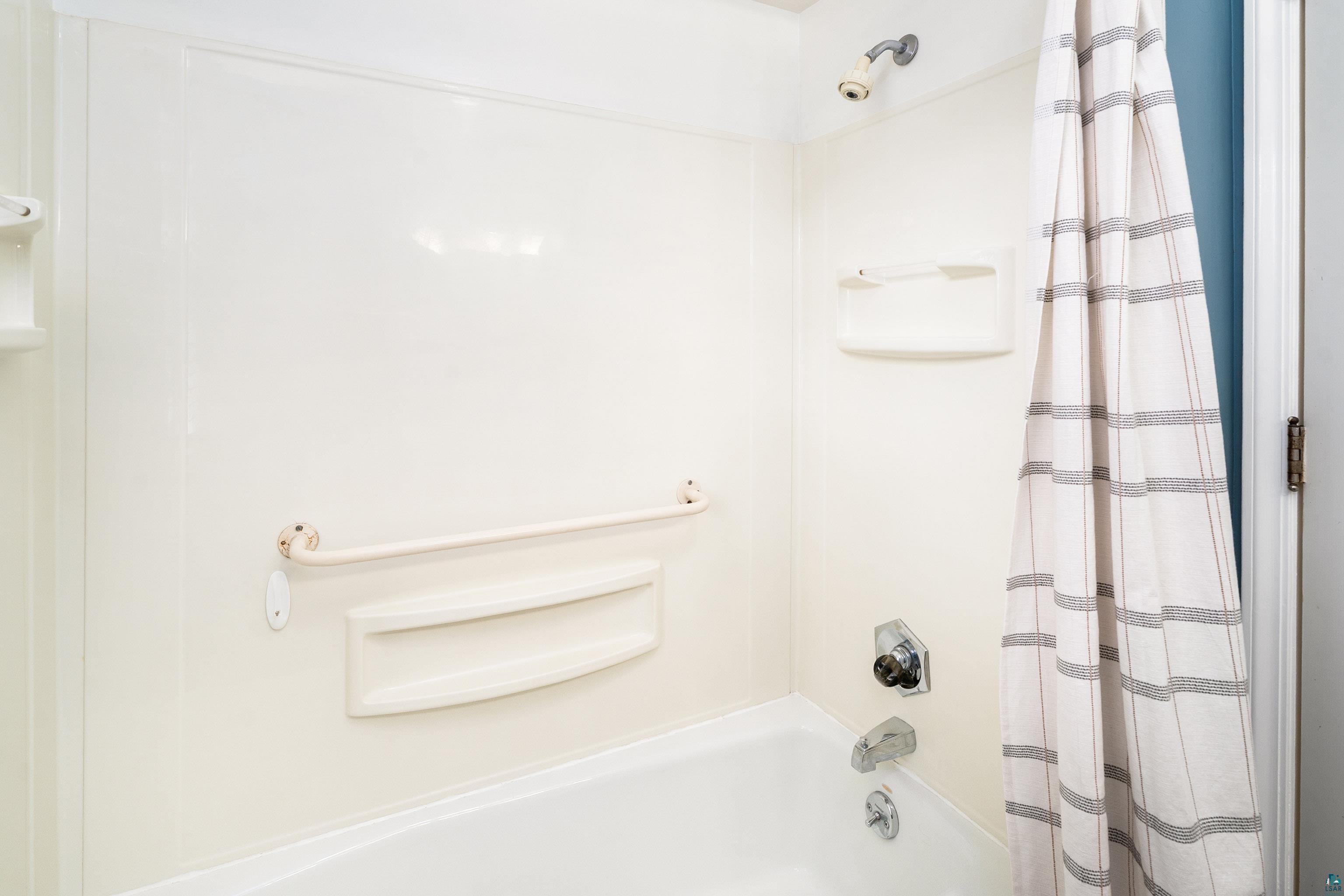 5121 Glenwood St, Duluth, MN 55804 Listing Photo  23