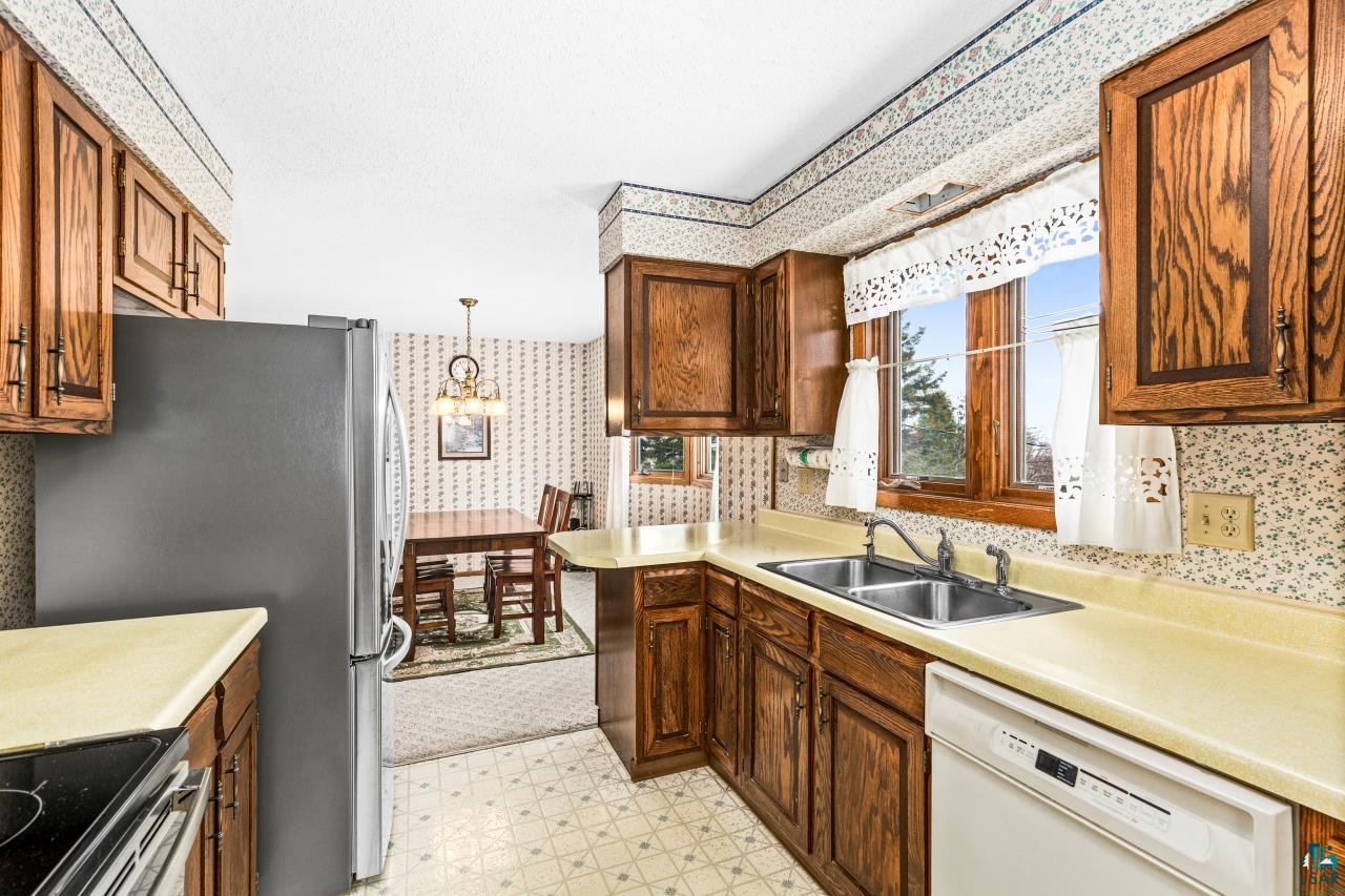 5002 Peabody St, Duluth, MN 55803 Listing Photo  11