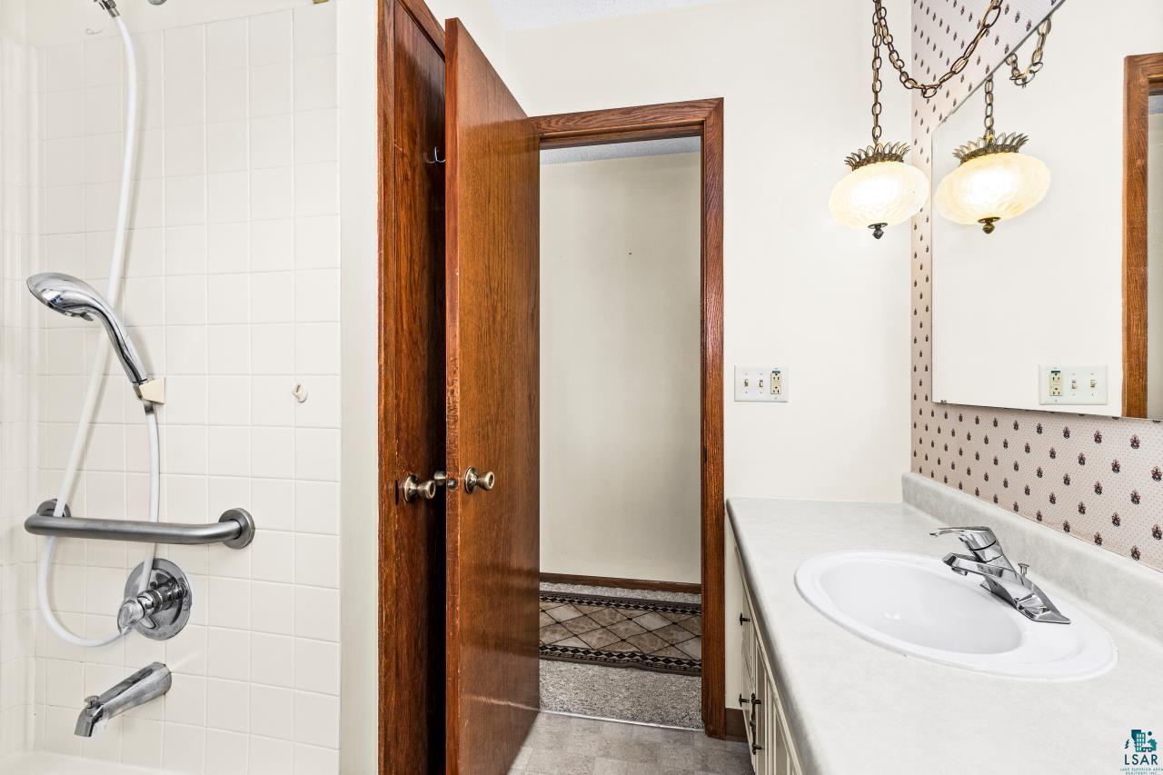 5002 Peabody St, Duluth, MN 55803 Listing Photo  24
