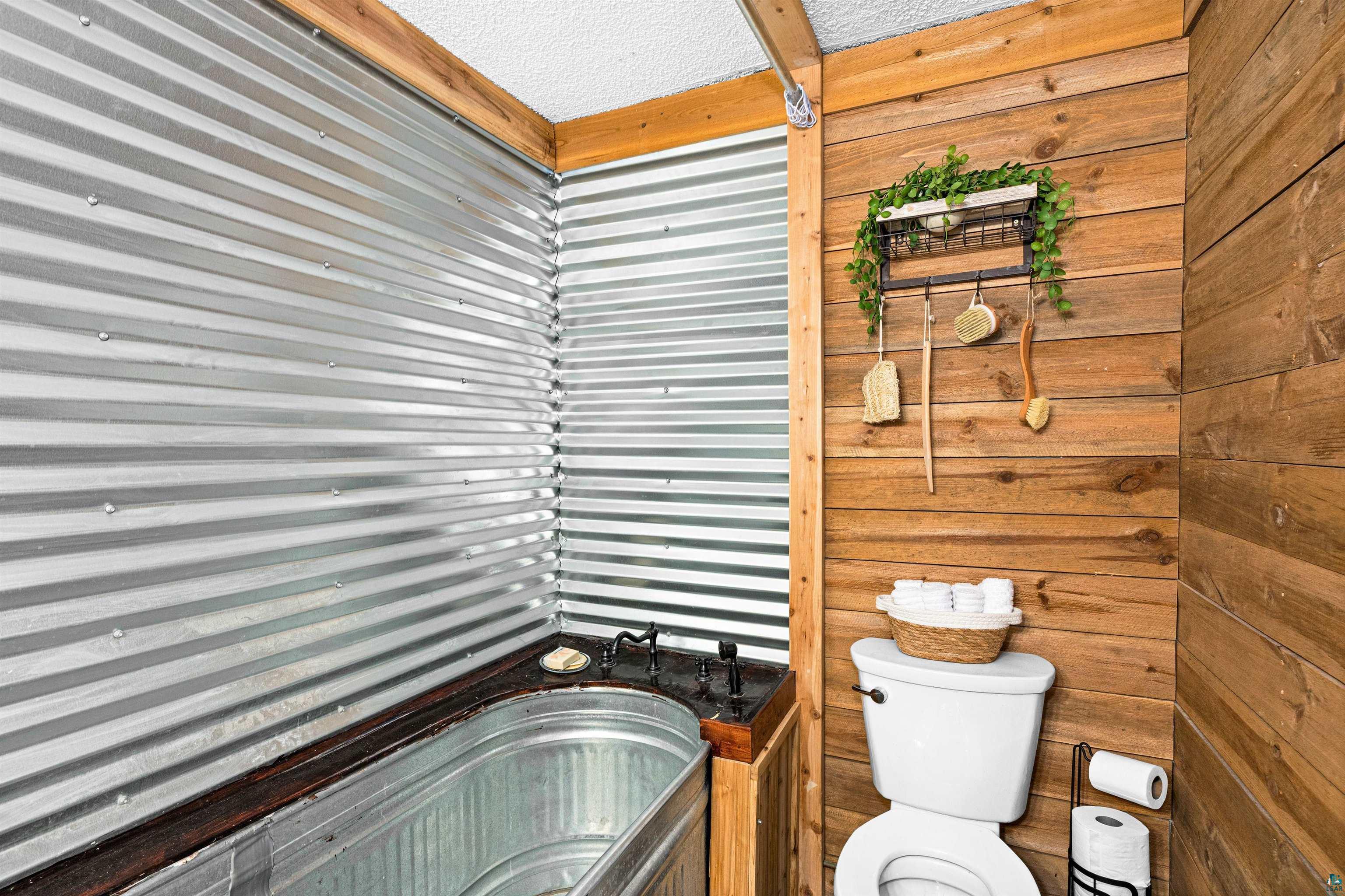 2352 Pershing St, Duluth, MN 55811 Listing Photo  21