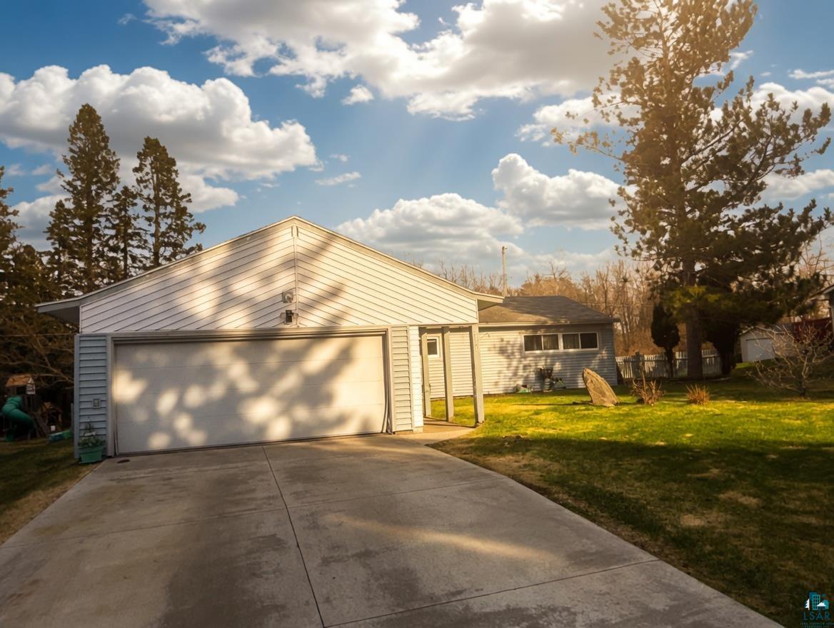 2136 Adirondack St, Duluth, MN 55811 Listing Photo  2