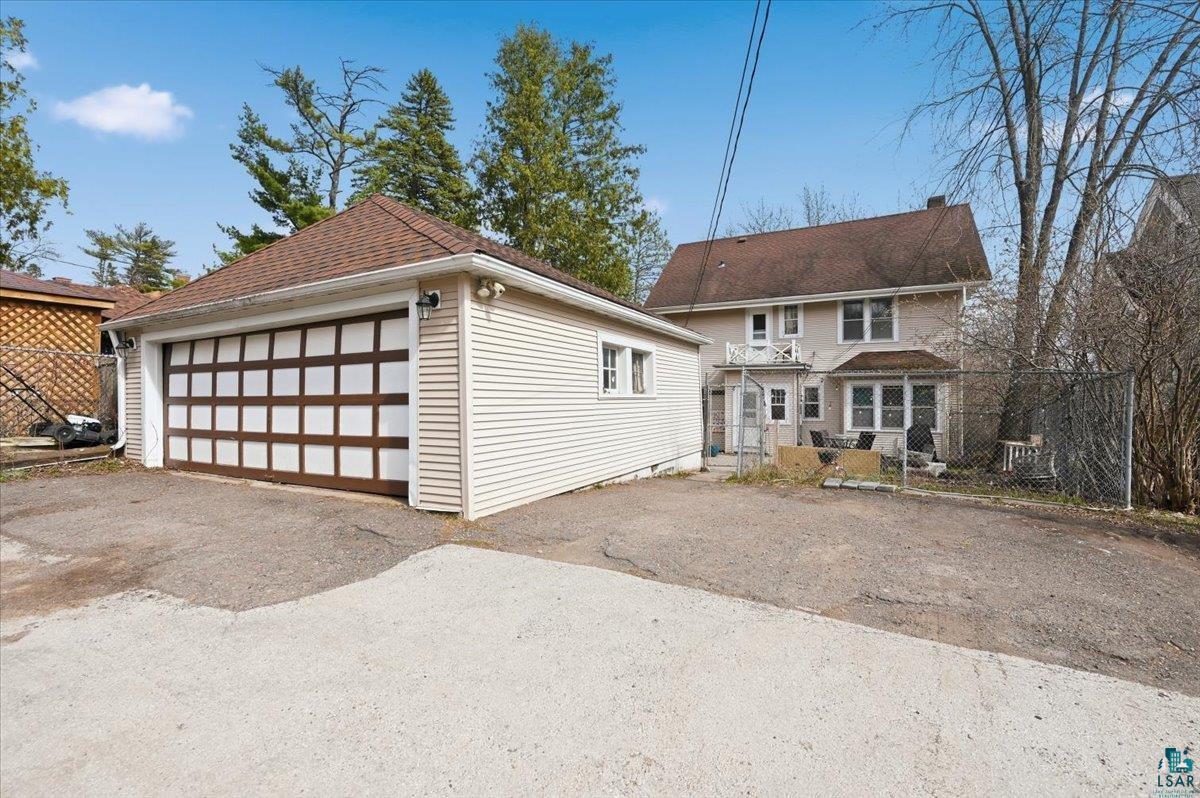 2327 E 4th St, Duluth, MN 55812 Listing Photo  3