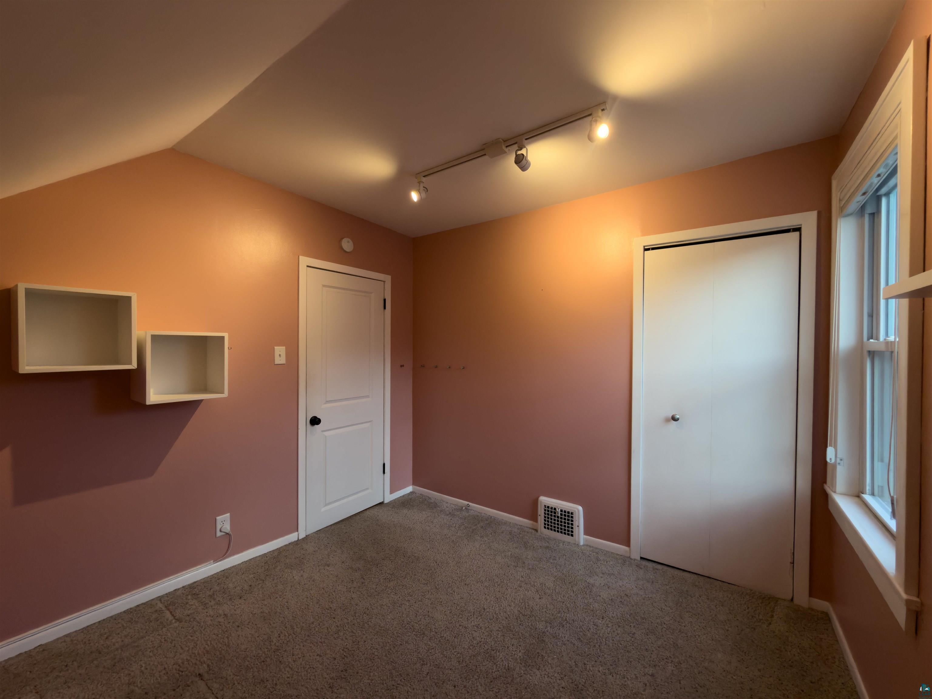 823 N 57th Ave W, Duluth, MN 55807 Listing Photo  12