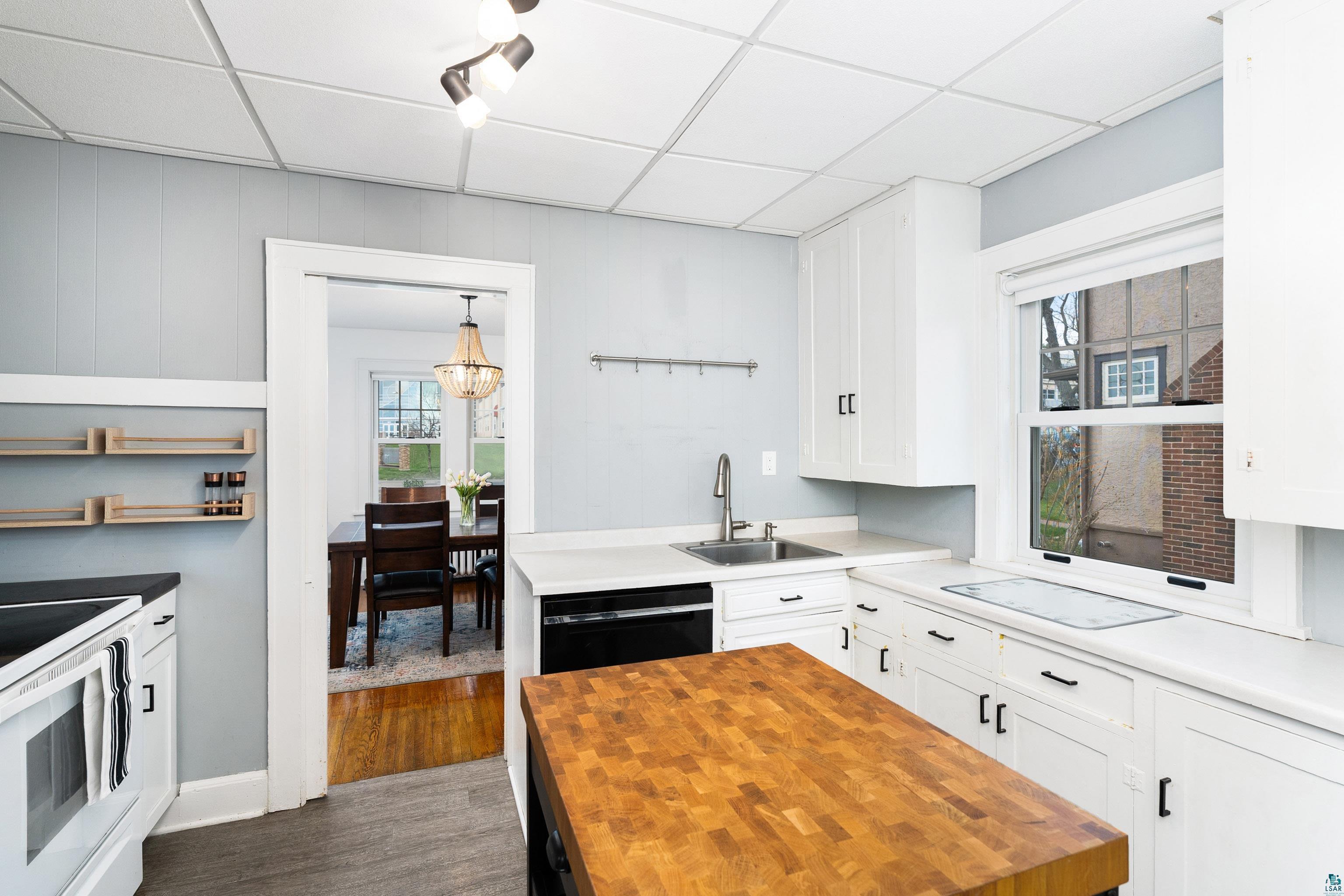 202 N 40th Ave E, Duluth, MN 55804 Listing Photo  26