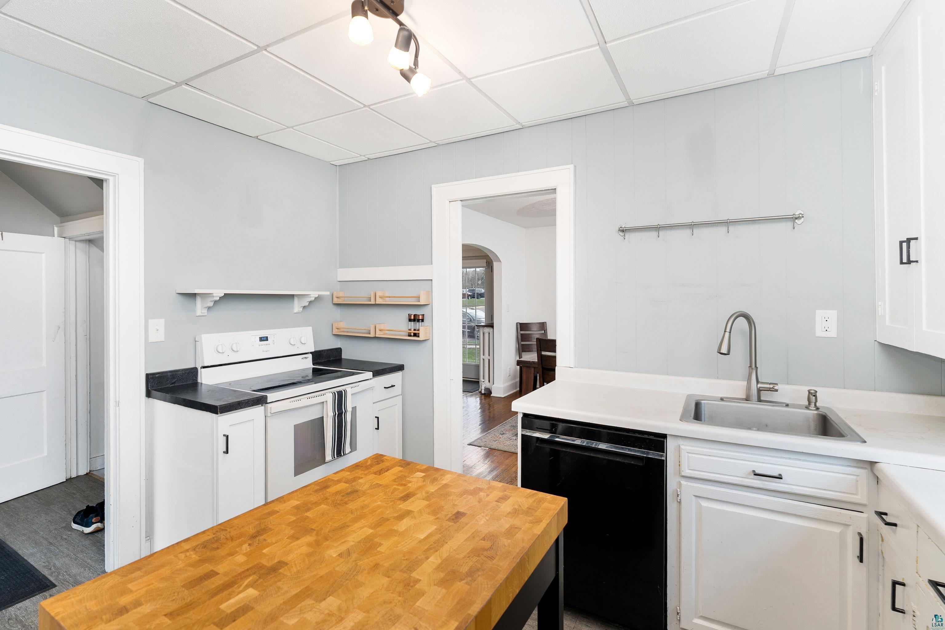 202 N 40th Ave E, Duluth, MN 55804 Listing Photo  27