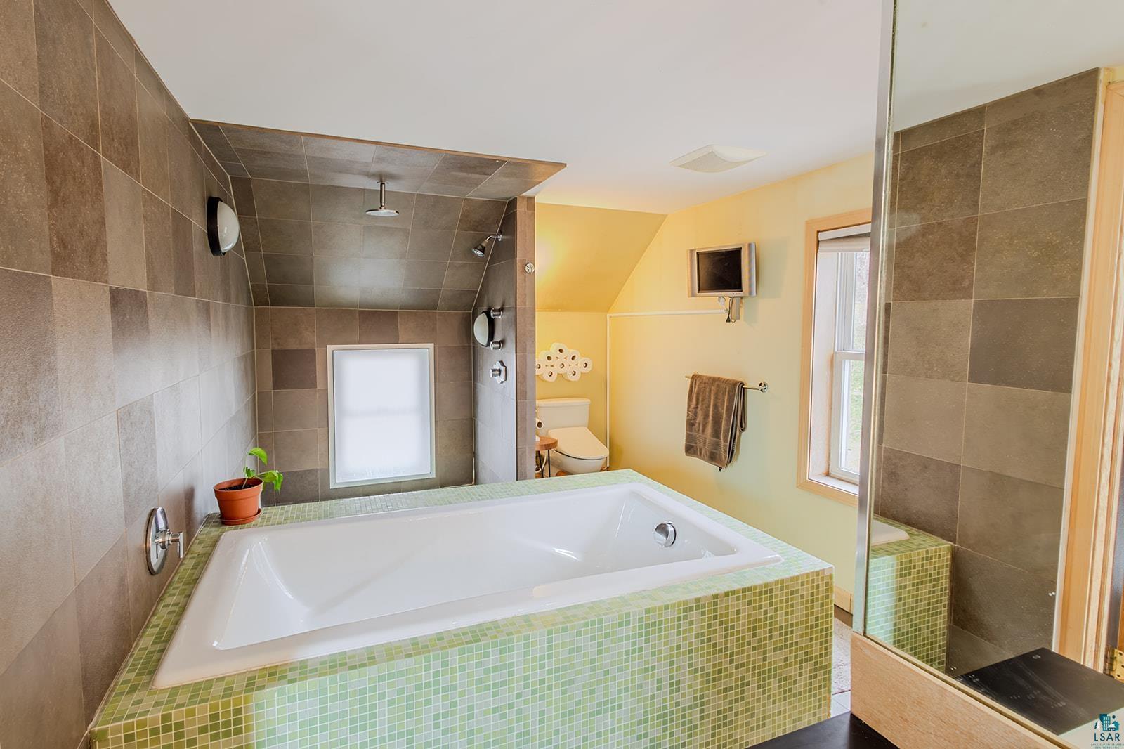 617 W 2nd St, Duluth, MN 55806 Listing Photo  28