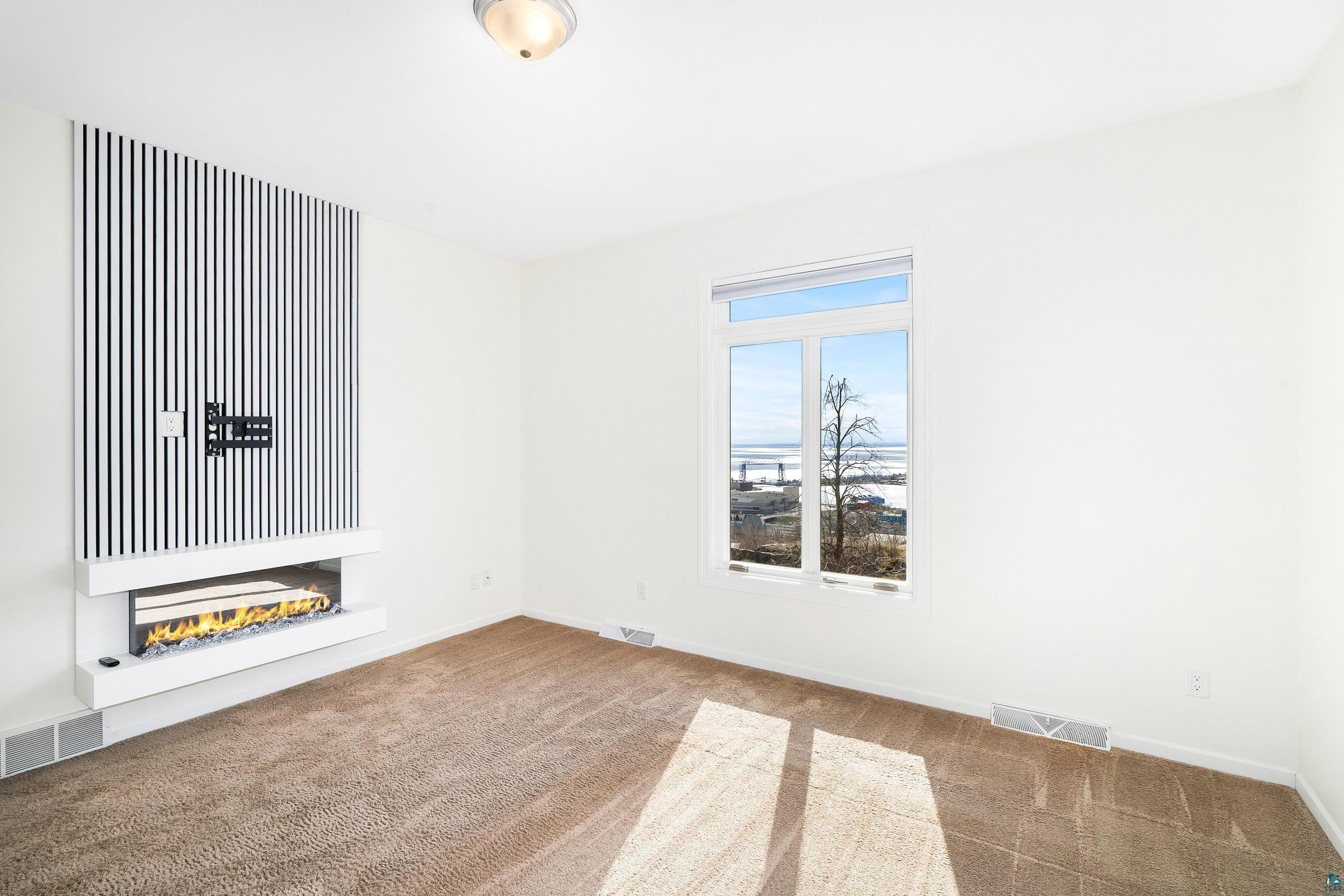 703 W 4th St, Duluth, MN 55806 Listing Photo  32