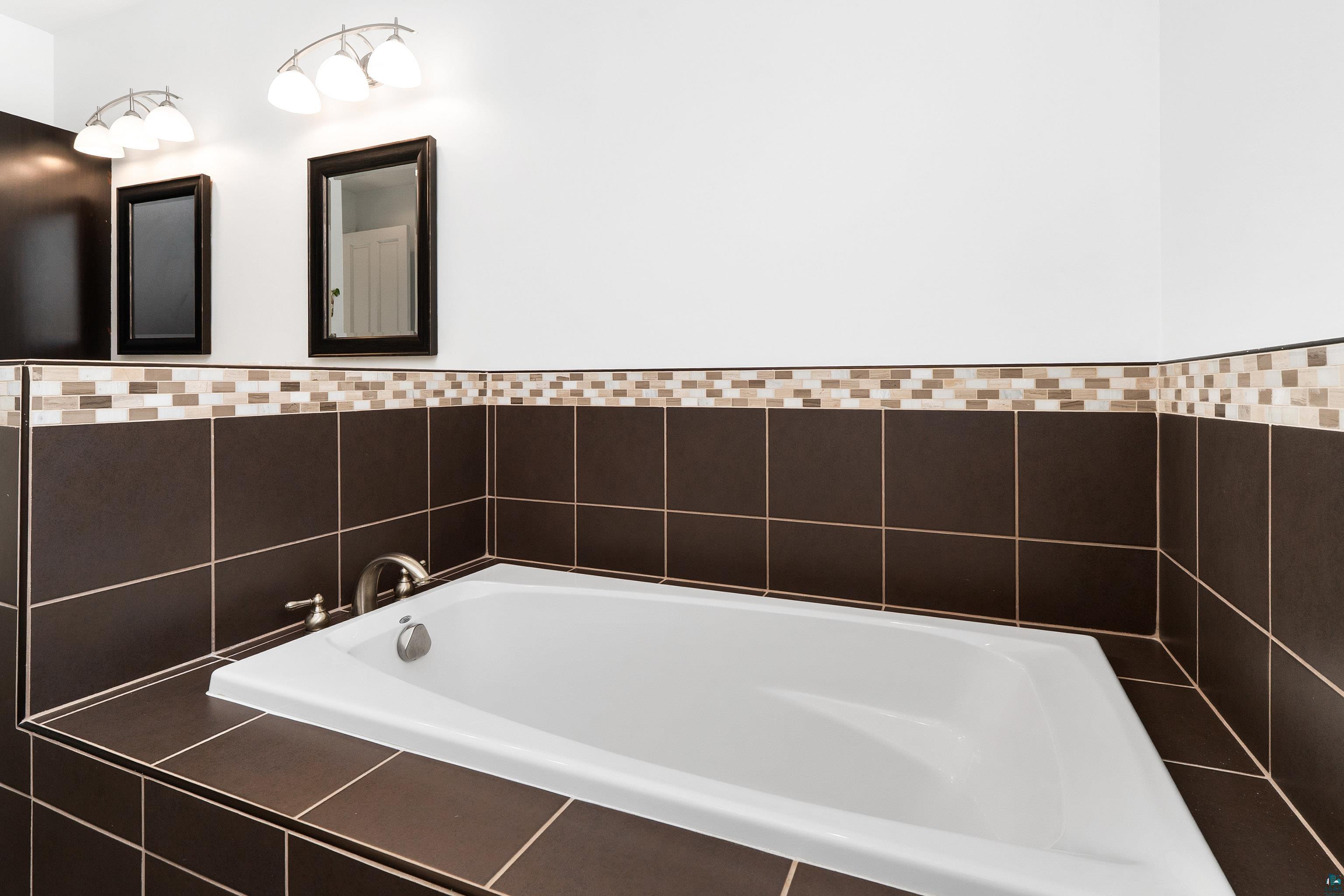 703 W 4th St, Duluth, MN 55806 Listing Photo  37