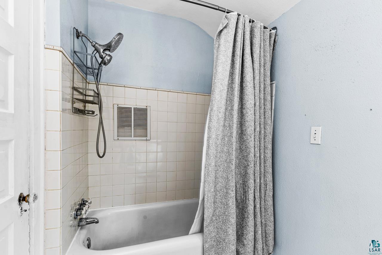 1831 Wallace Ave, Duluth, MN 55803 Listing Photo  25