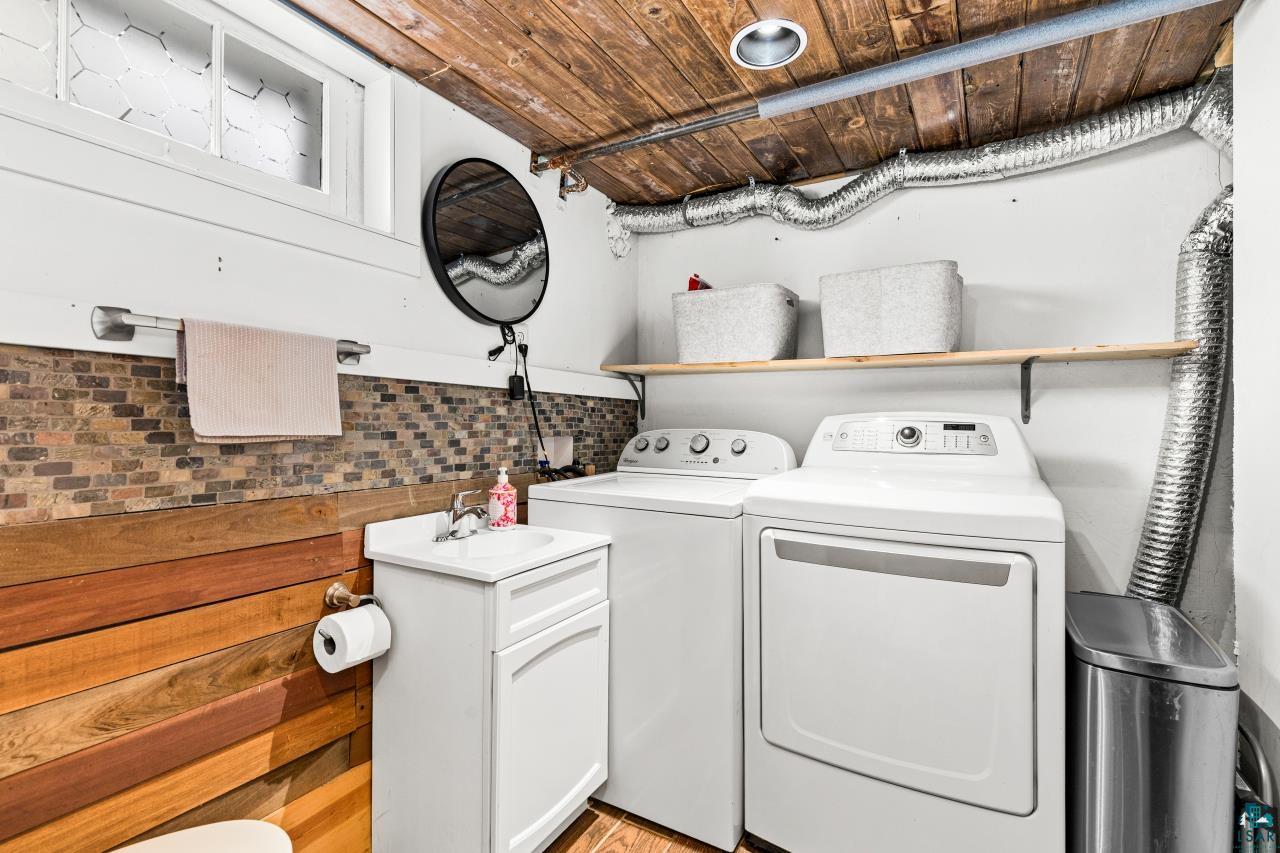 1831 Wallace Ave, Duluth, MN 55803 Listing Photo  39