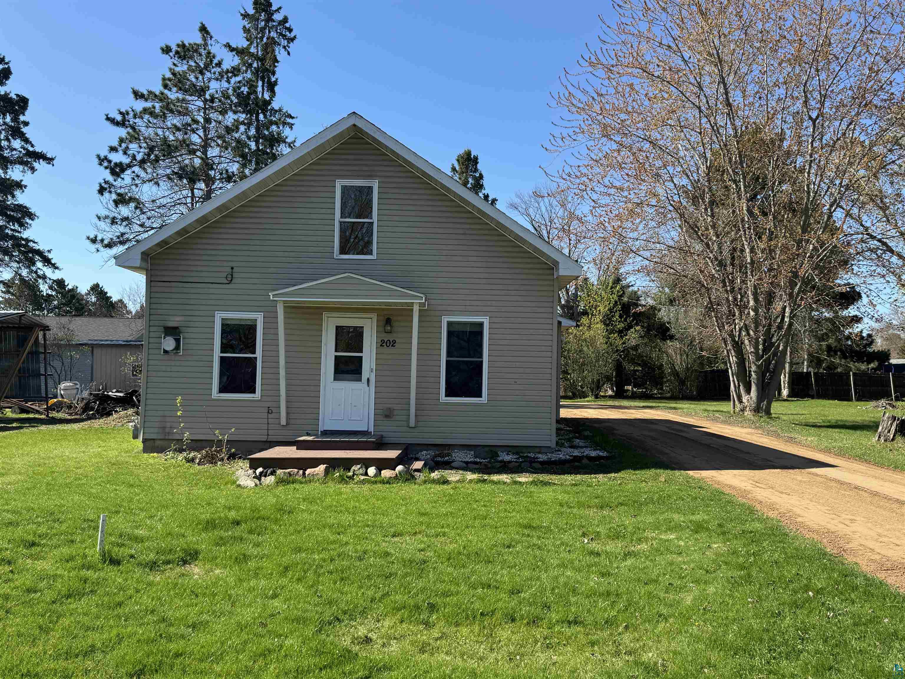 202 1st St NW, Hinckley, MN 55037 Listing Photo  1