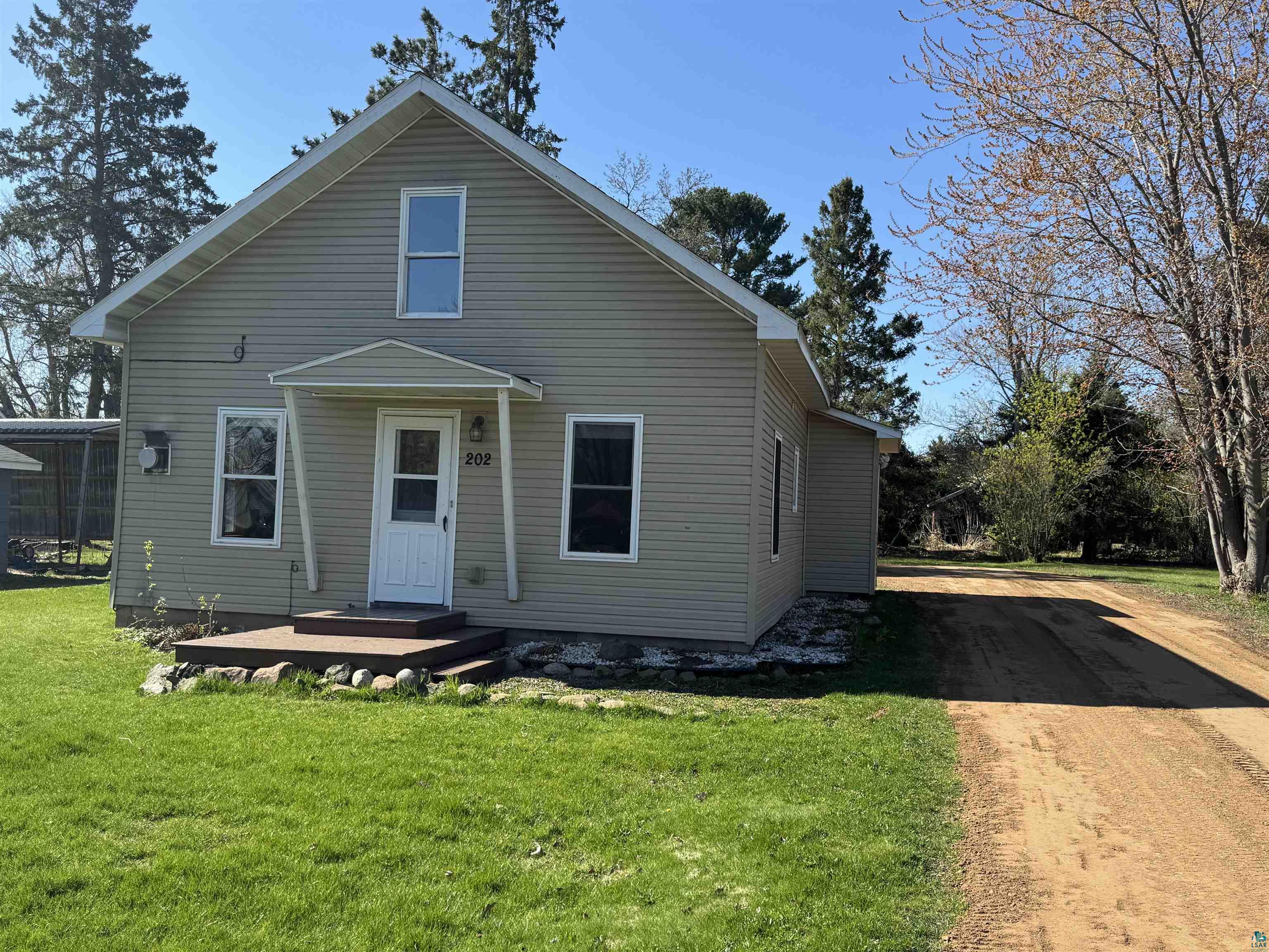 202 1st St NW, Hinckley, MN 55037 Listing Photo  2