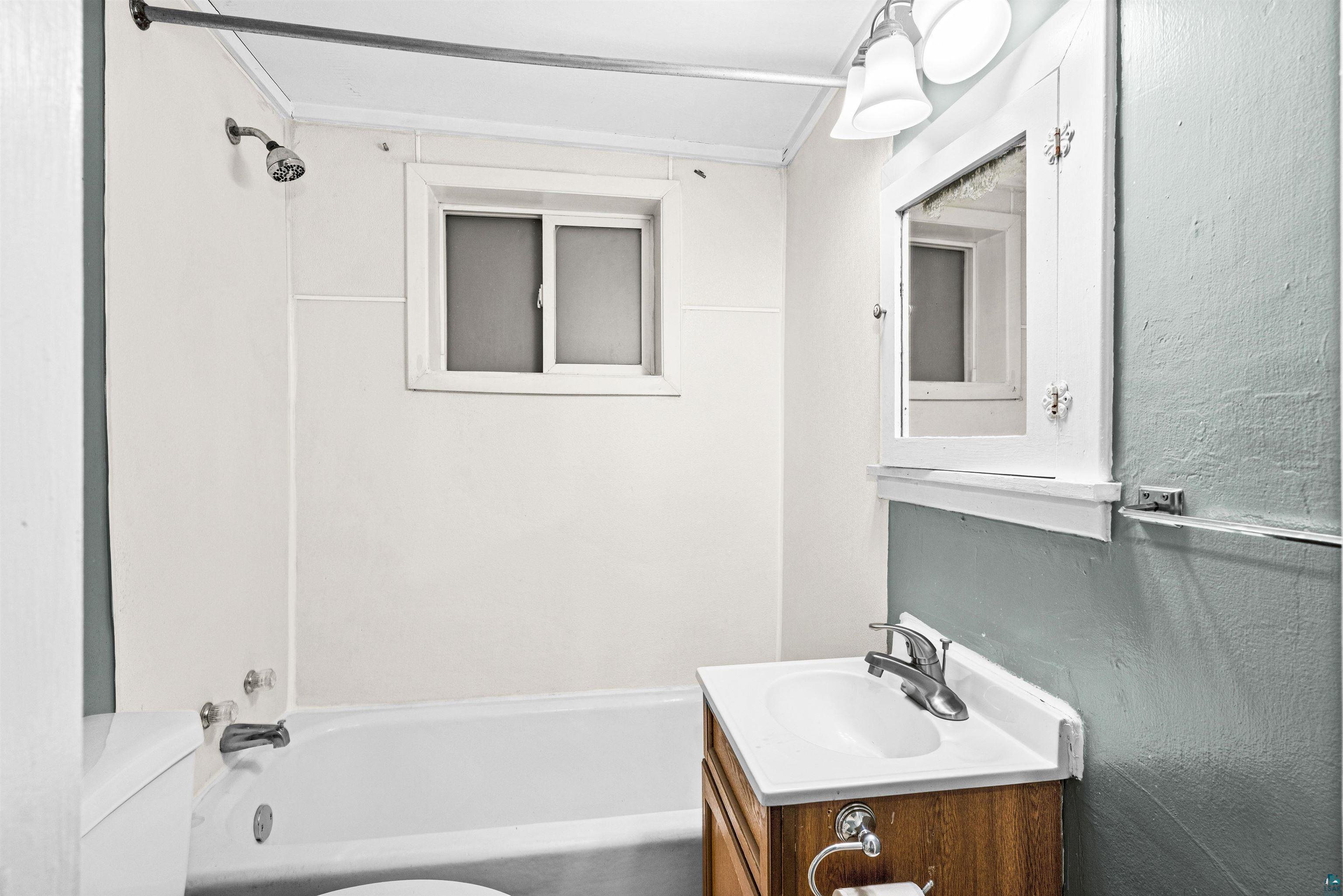 1127 E 3rd St, Duluth, MN 55805 Listing Photo  22