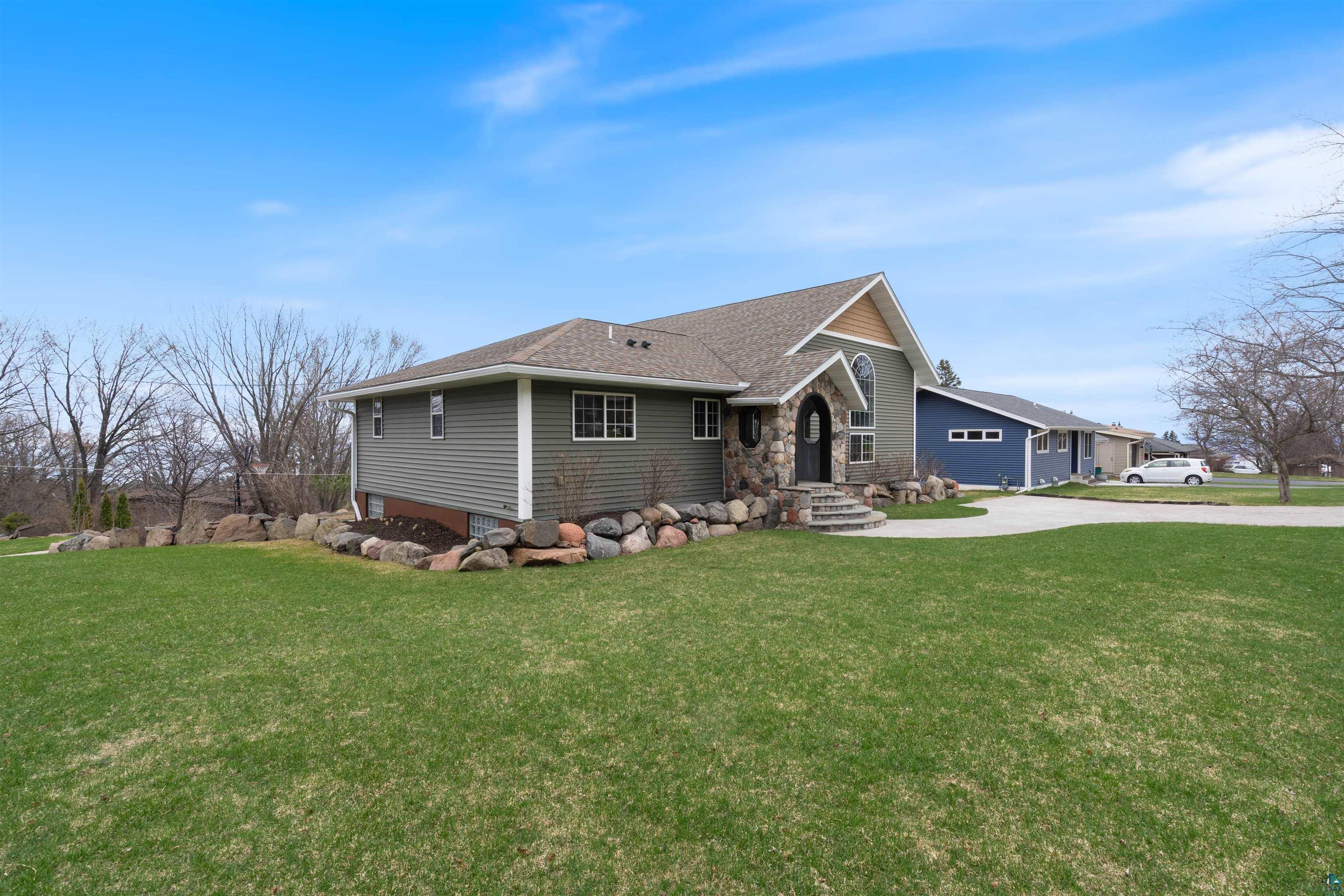 1524 Boulevard Pl, Duluth, MN 55811 Listing Photo  2