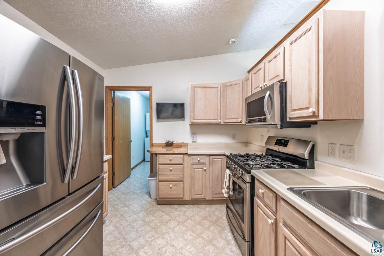 2506 E 21st Ave, #-, Hibbing, MN 55746 Listing Photo  11