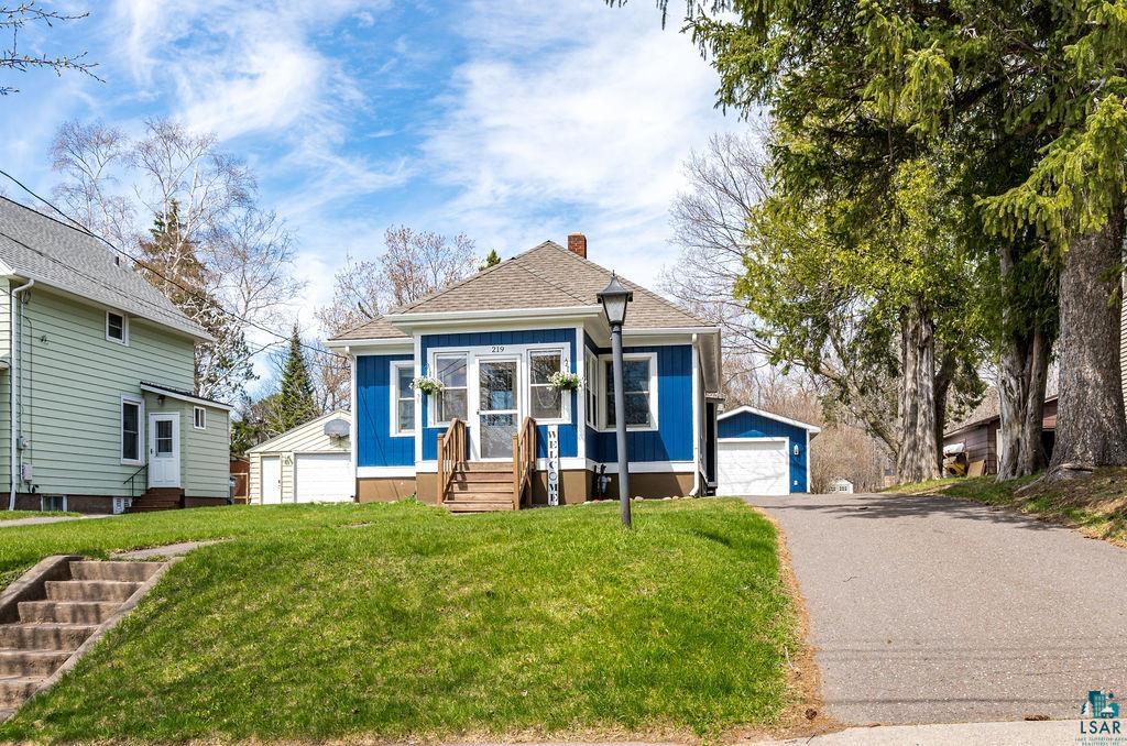 219 E Anoka St, Duluth, MN 55803 Listing Photo  2