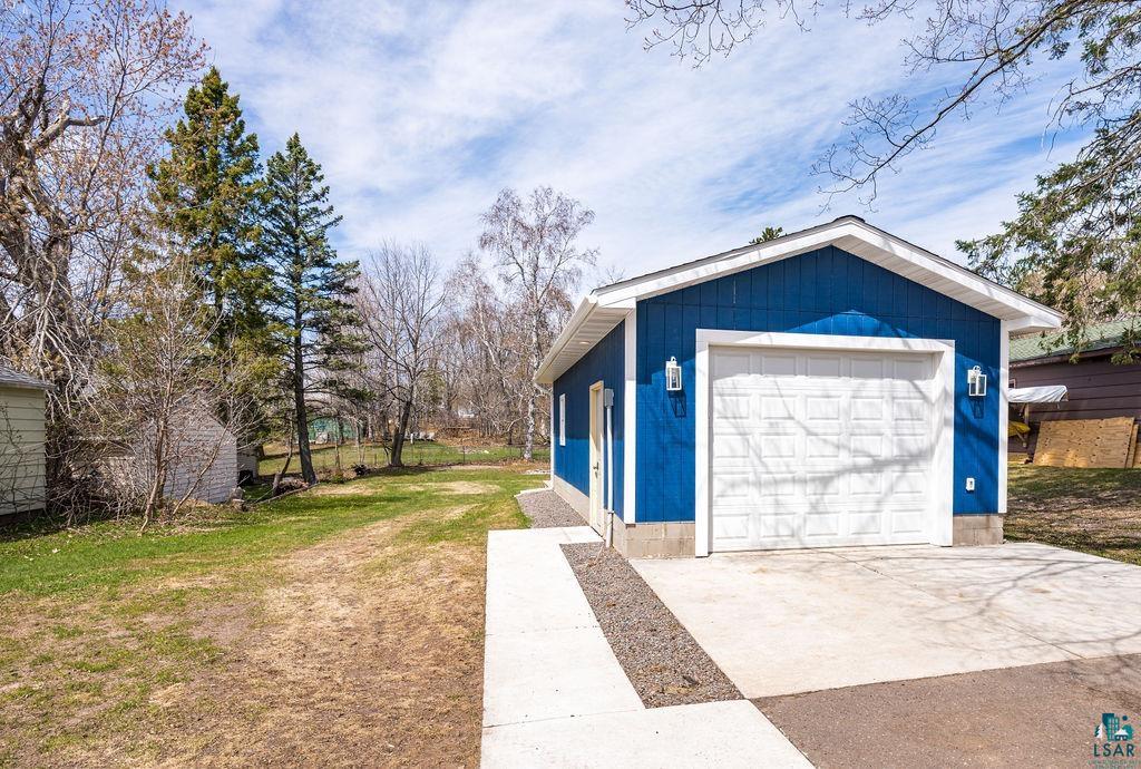 219 E Anoka St, Duluth, MN 55803 Listing Photo  3