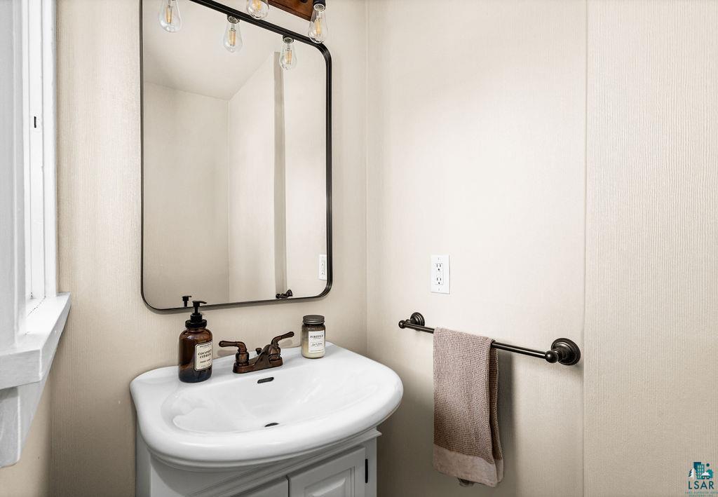 219 E Anoka St, Duluth, MN 55803 Listing Photo  24