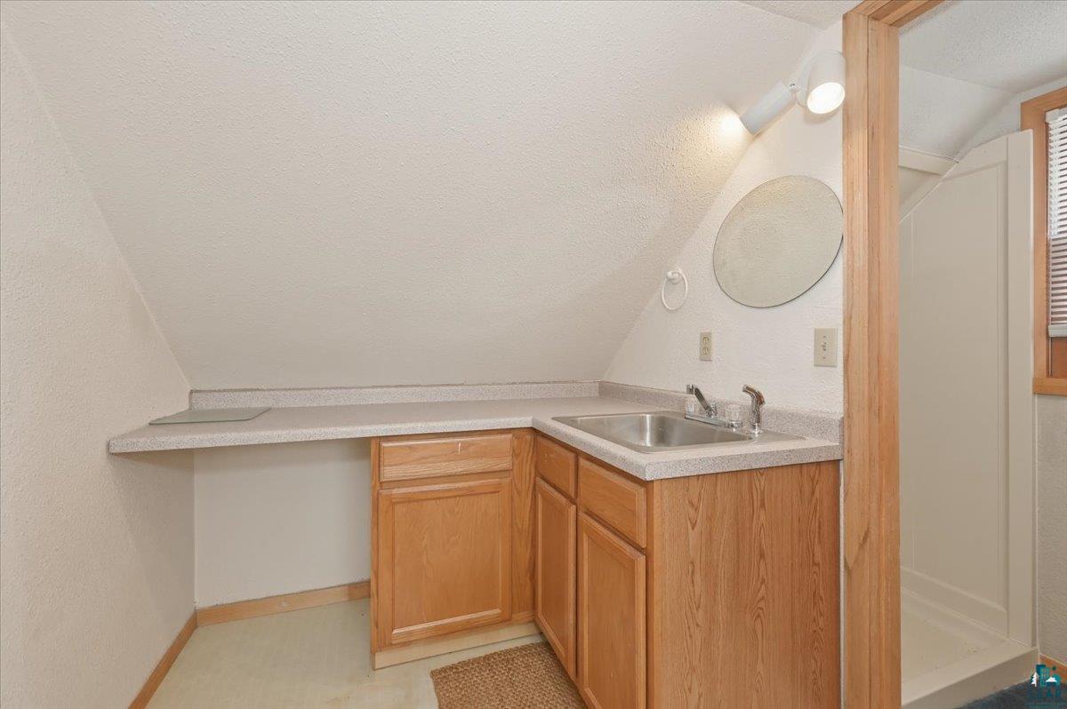 1727 E Superior St, Duluth, MN 55804 Listing Photo  34