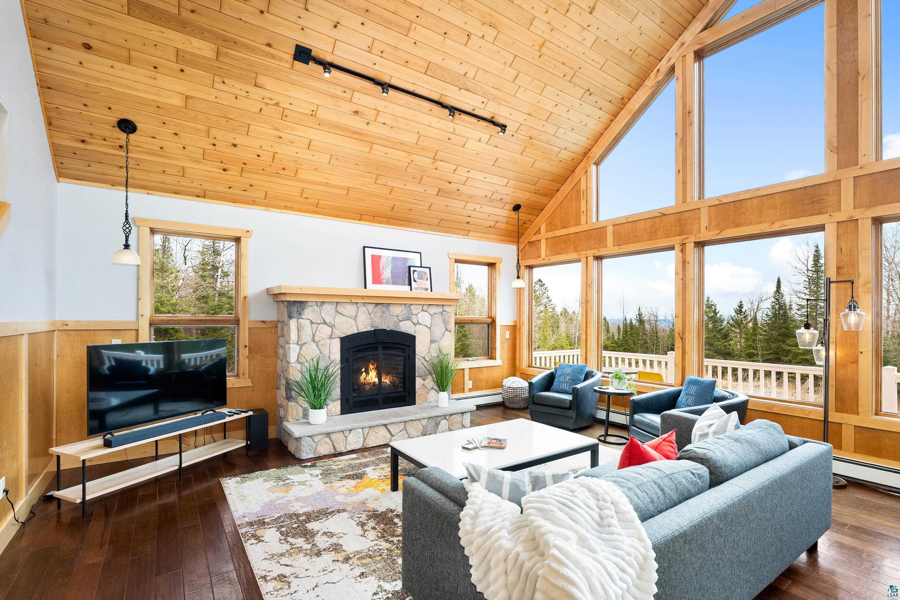 878 Old North Shore Rd, Two Harbors, MN 55616 Listing Photo  5