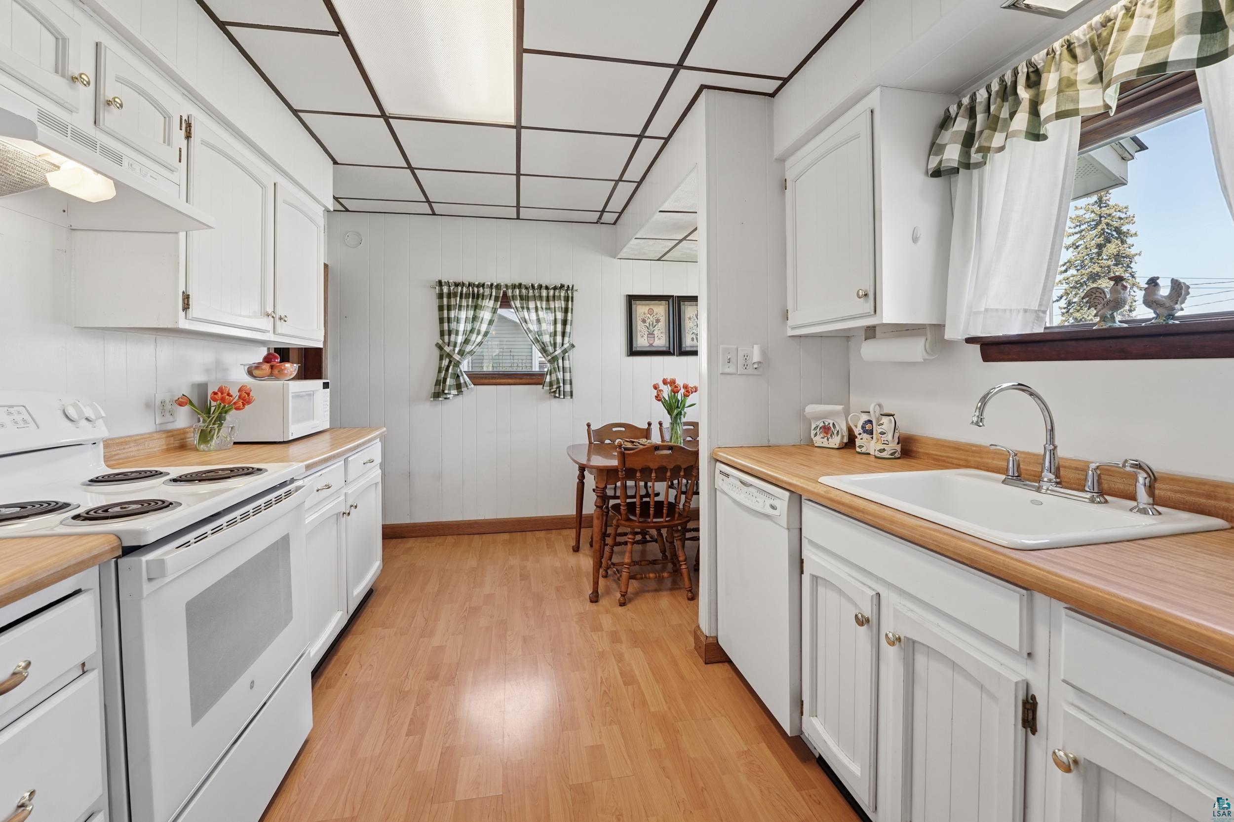 2410 Hughitt Ave, Superior, WI 54880 Listing Photo  9