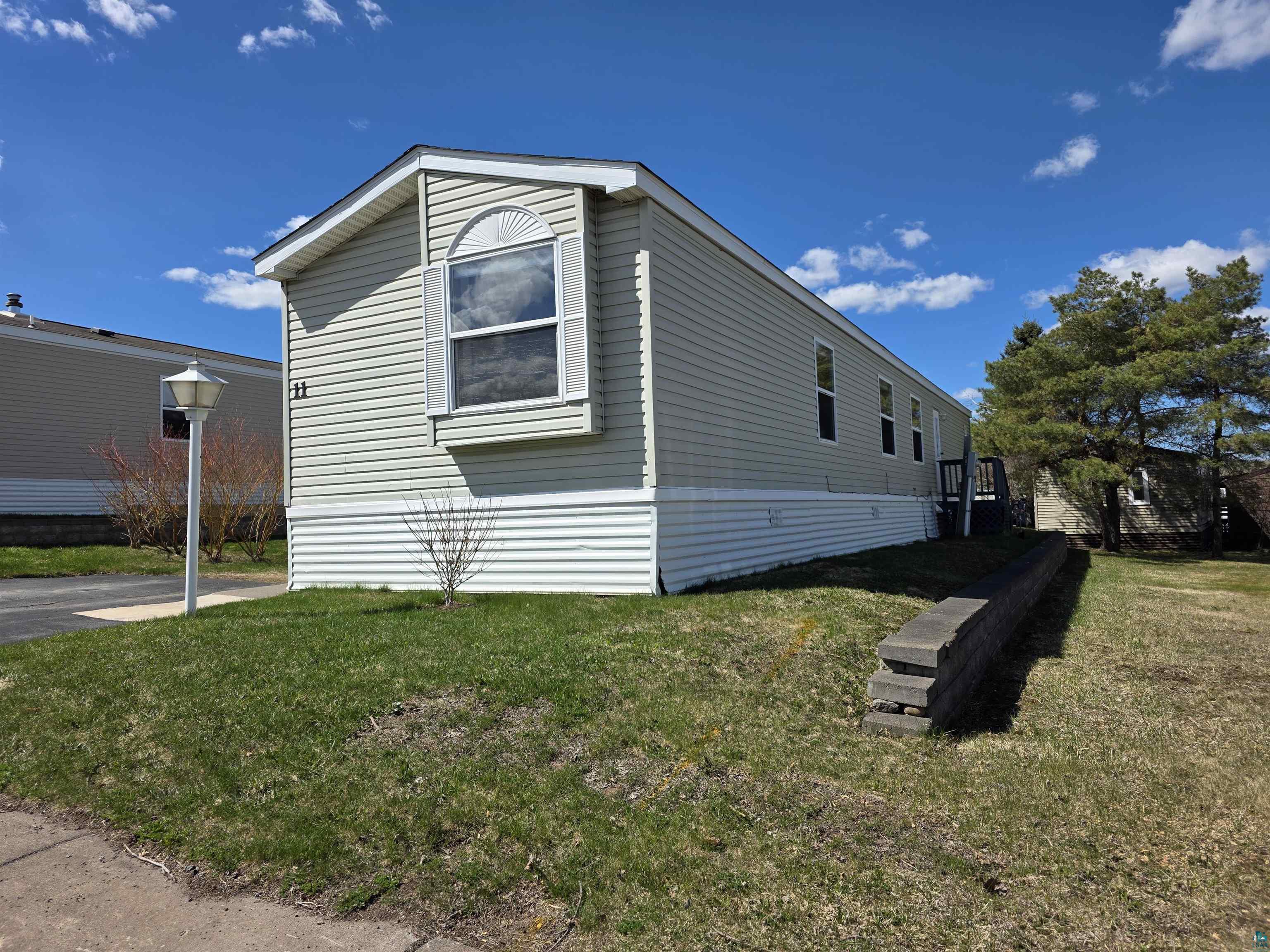11 Holly Ln, Duluth, MN 55810 Listing Photo  2