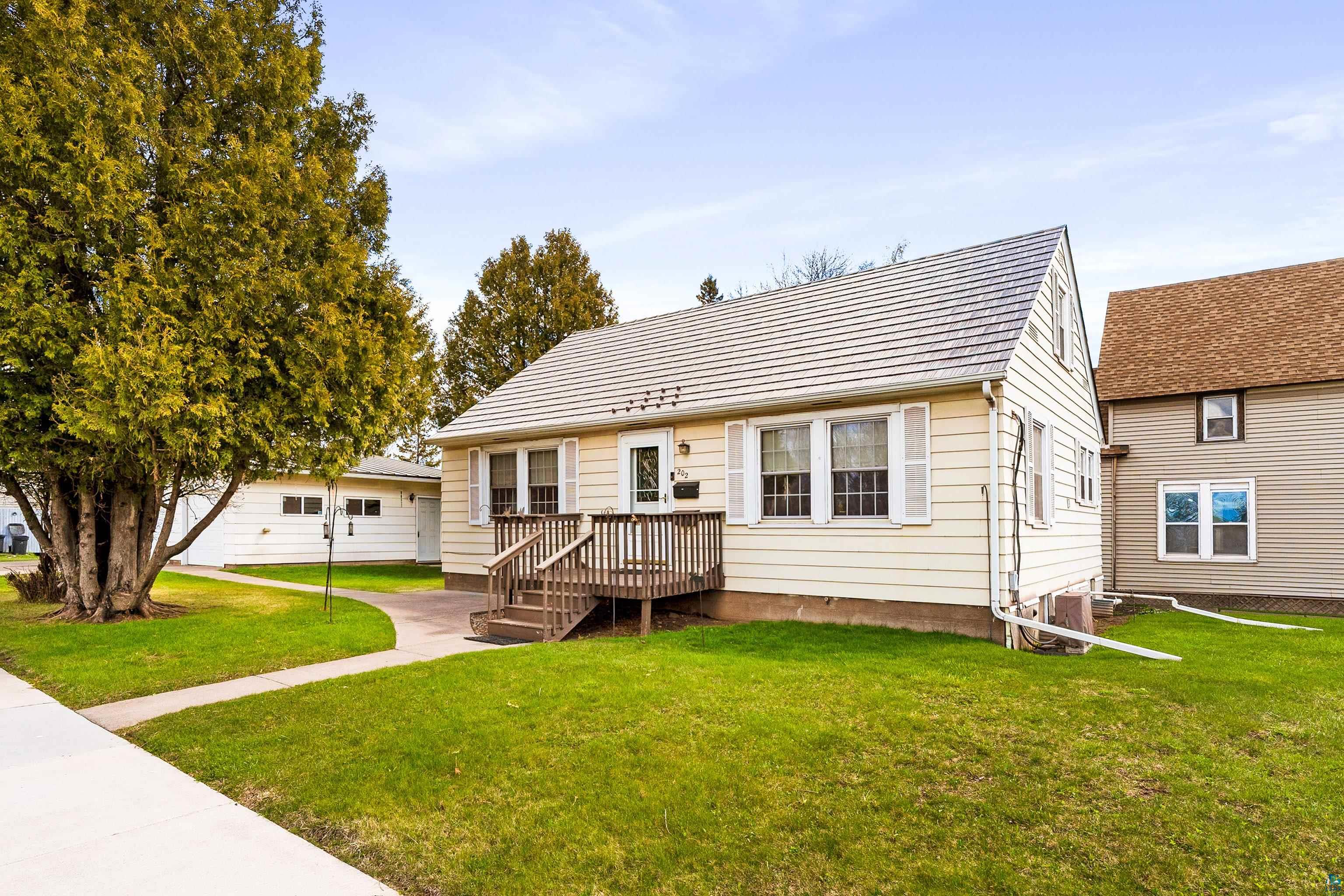 202 8th St, Two Harbors, MN 55616 Listing Photo  2